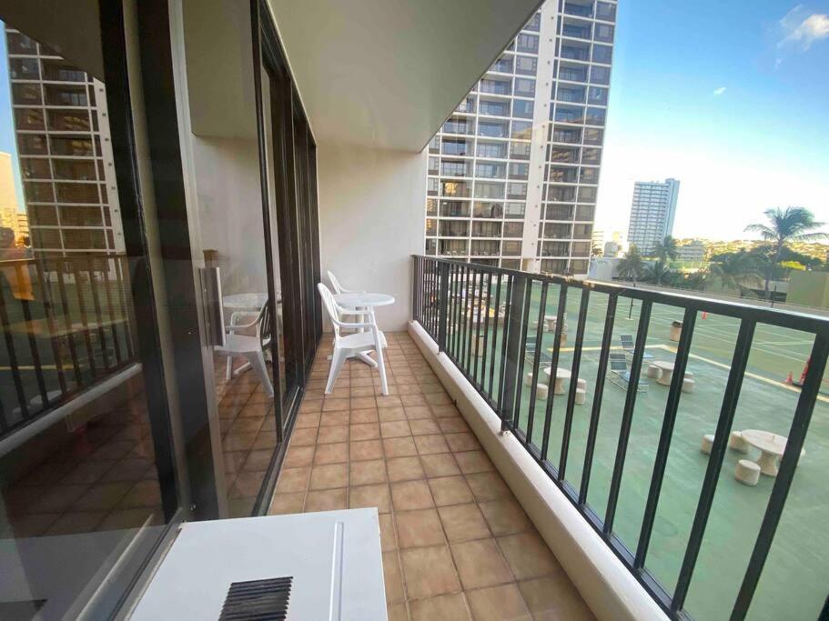 Lovely 1br At The Waikiki Banyan With Pool Apartment Honolulu