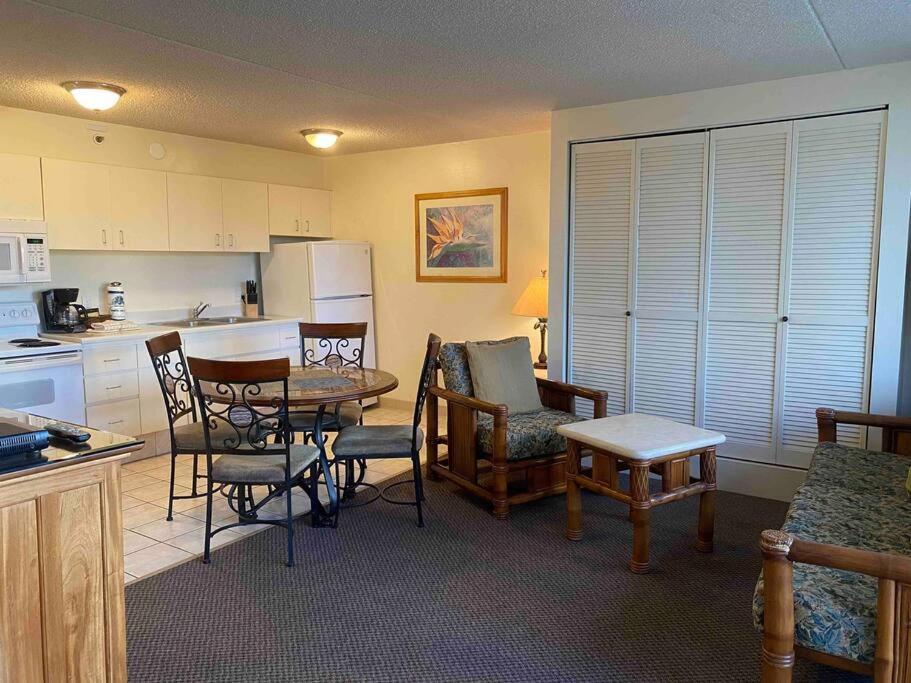 Apartment Lovely 1br At The Waikiki Banyan With Pool Honolulu