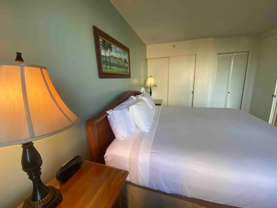 Lovely 1br At The Waikiki Banyan With Pool * Honolulu