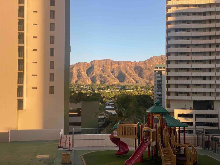Lovely 1br At The Waikiki Banyan With Pool