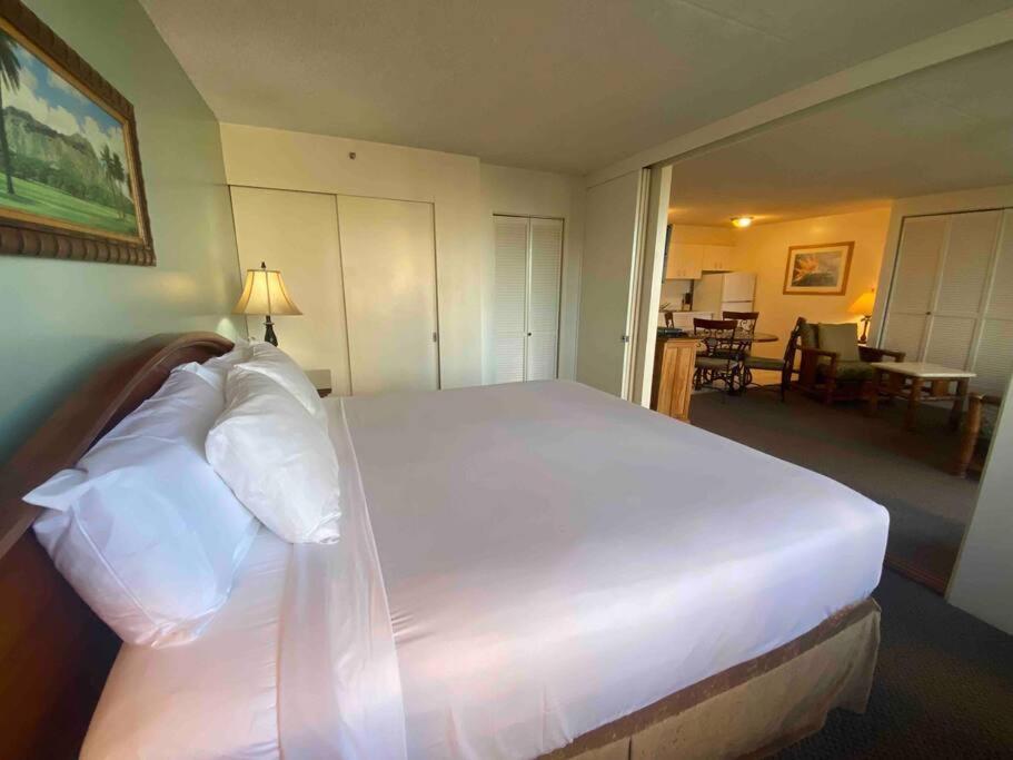 Lovely 1br At The Waikiki Banyan With Pool * Honolulu