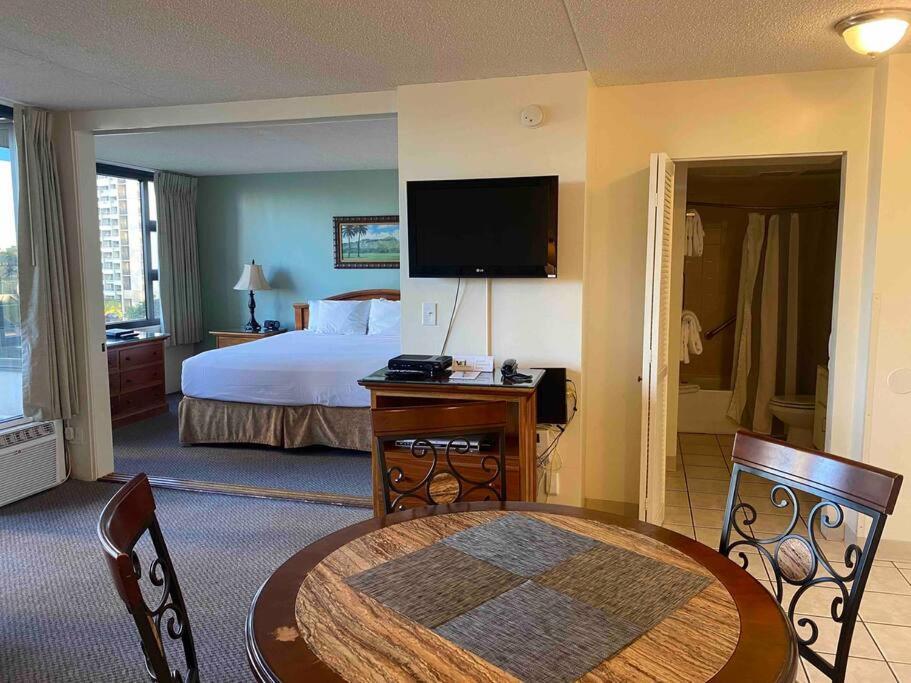 Apartment Lovely 1br At The Waikiki Banyan With Pool *