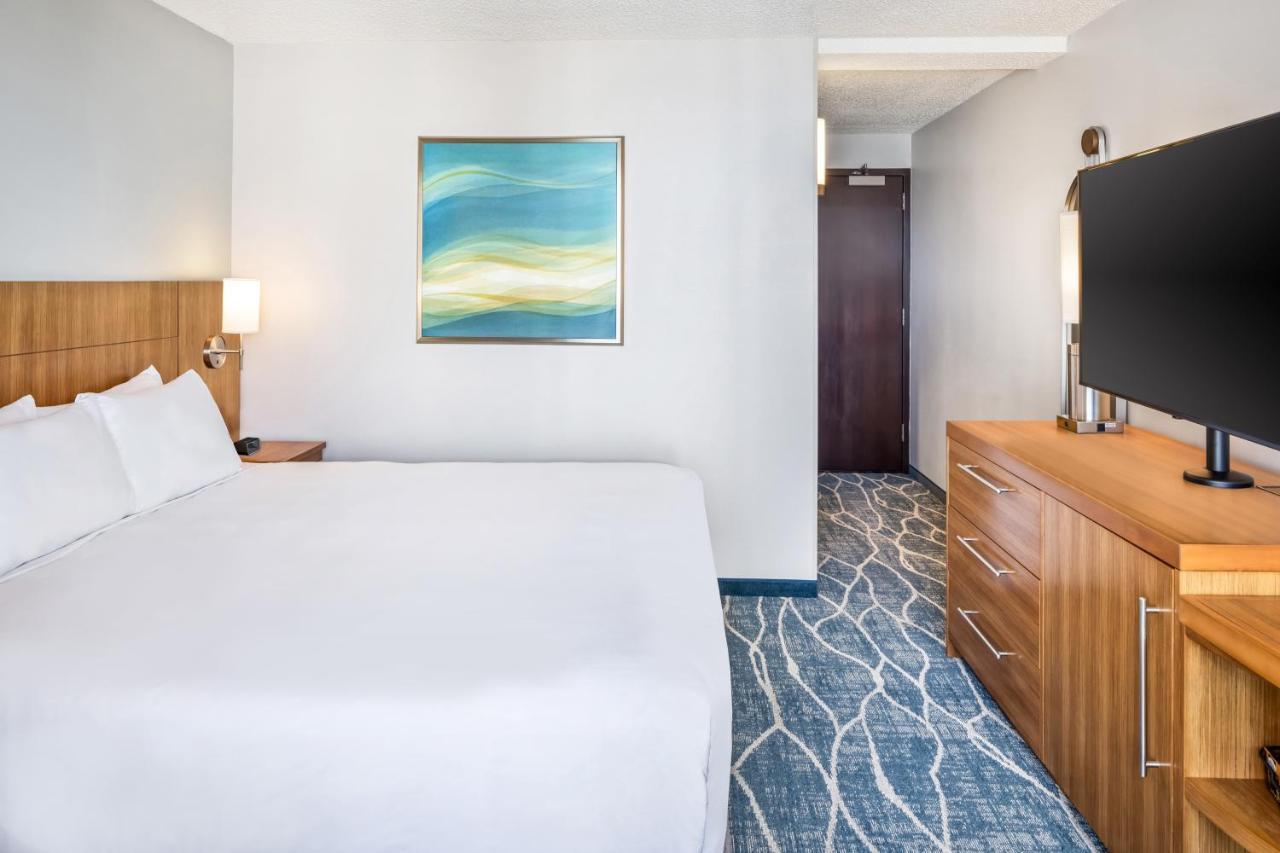 Hyatt Place Waikiki 4*