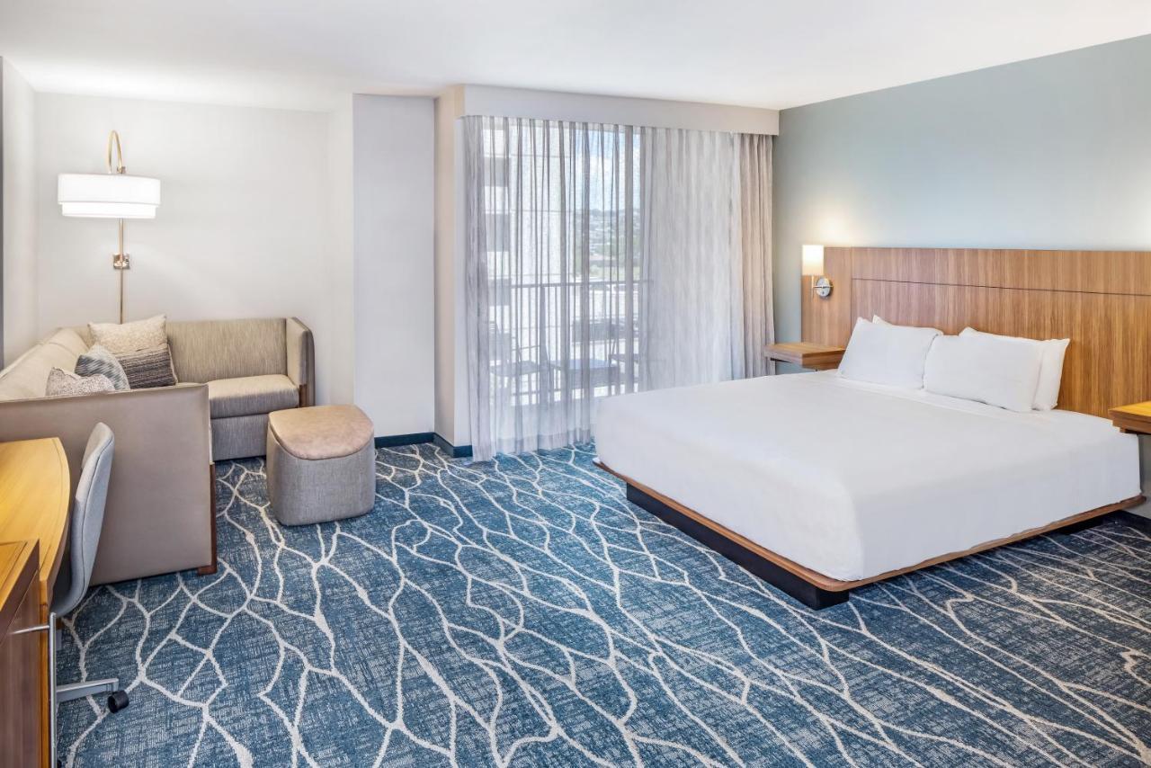 Hyatt Place Waikiki 4*