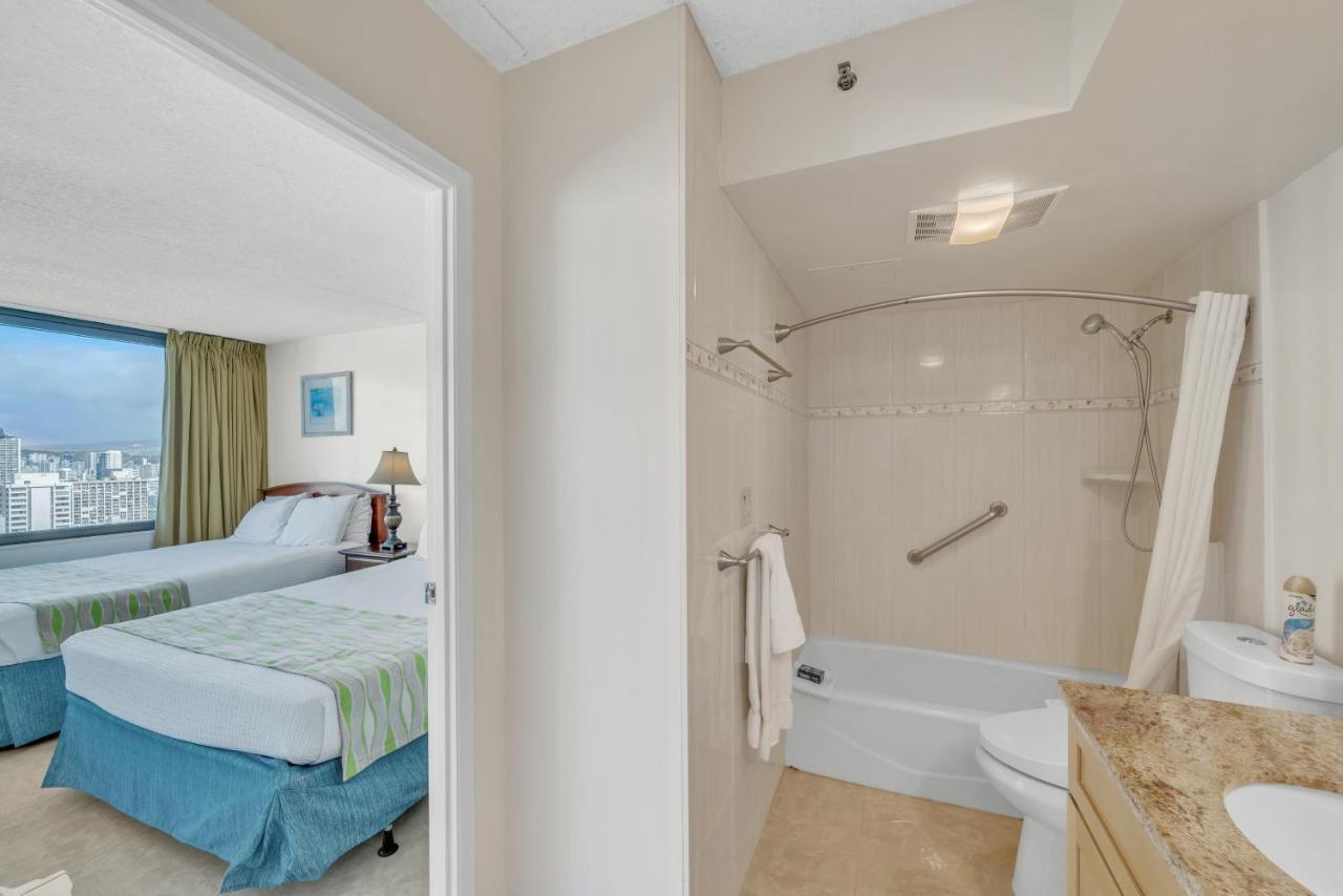 Standard Ocean View - 35th Floor Views, Free Parking & Wifi