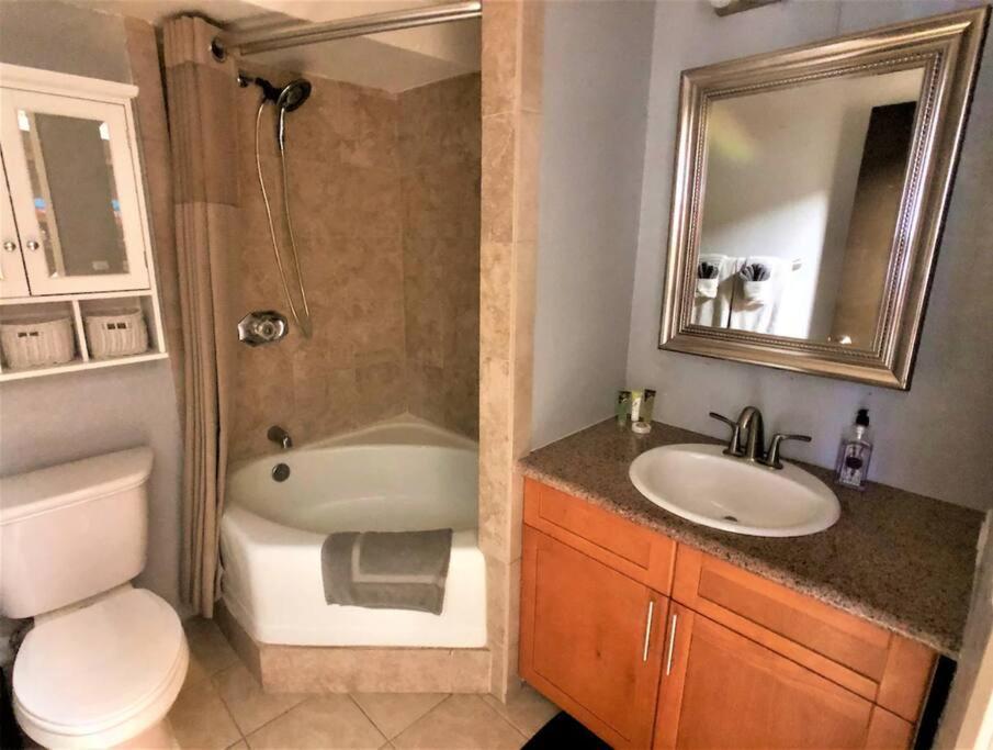 King Bed, Spacious, Legal, View Apartment *