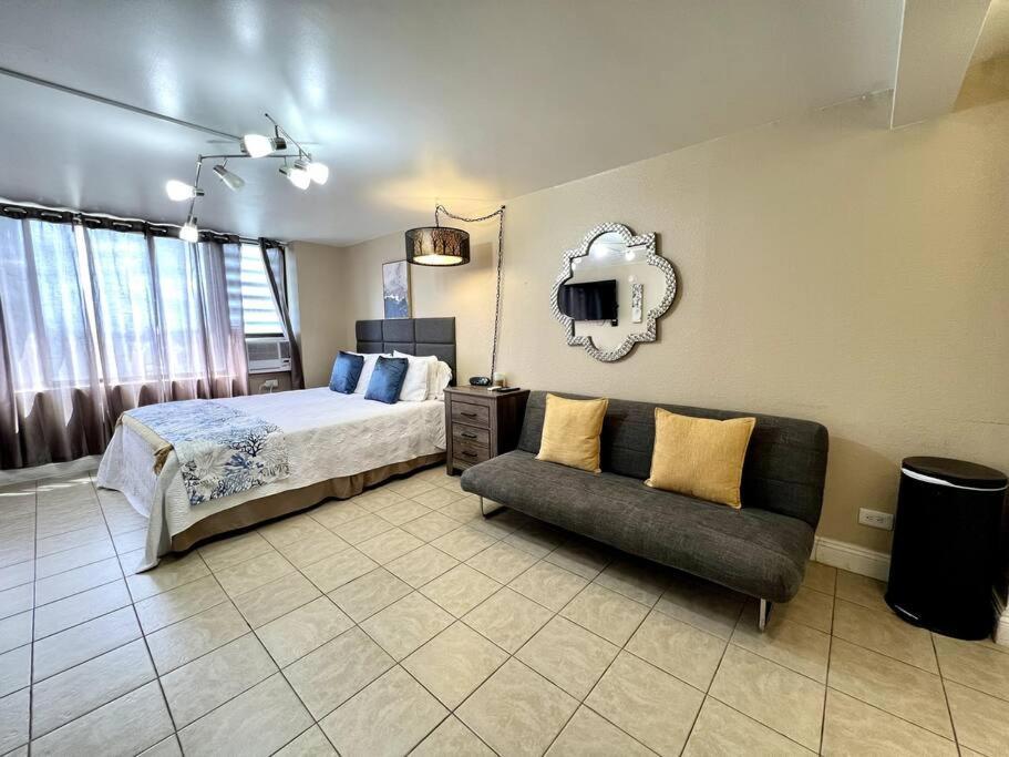 King Bed, Spacious, Legal, View * Honolulu
