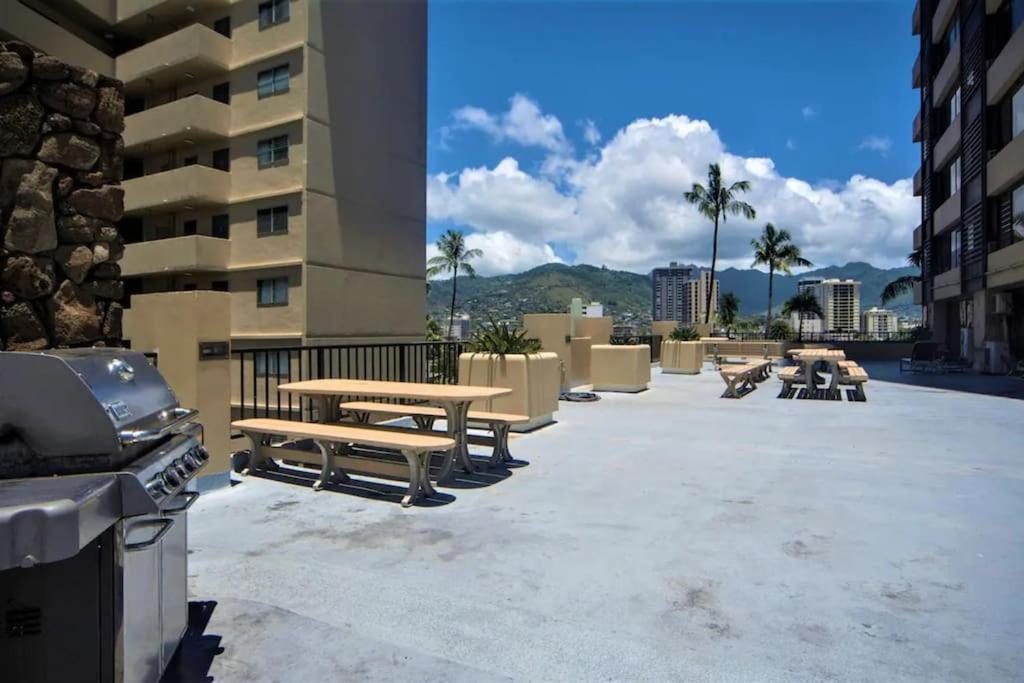 Apartment King Bed, Spacious, Legal, View *