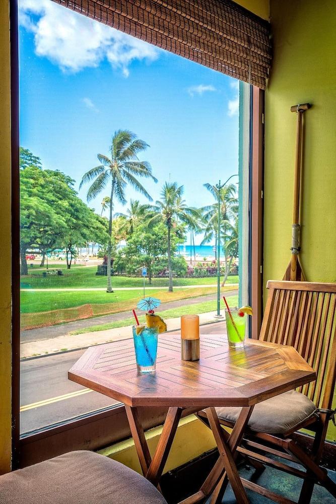 Castle At Waikiki Grand Hotel