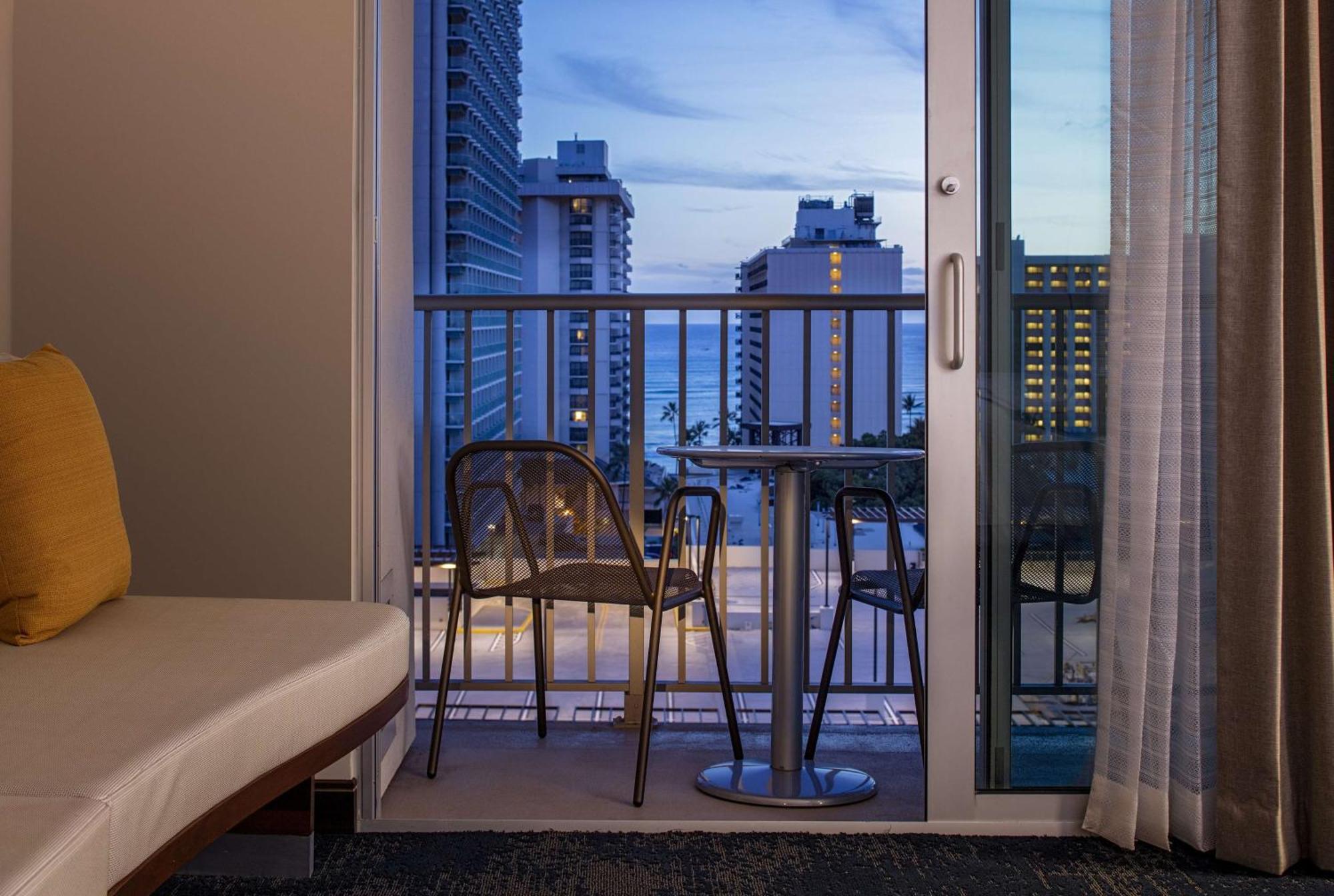 Hilton Garden Waikiki 3*