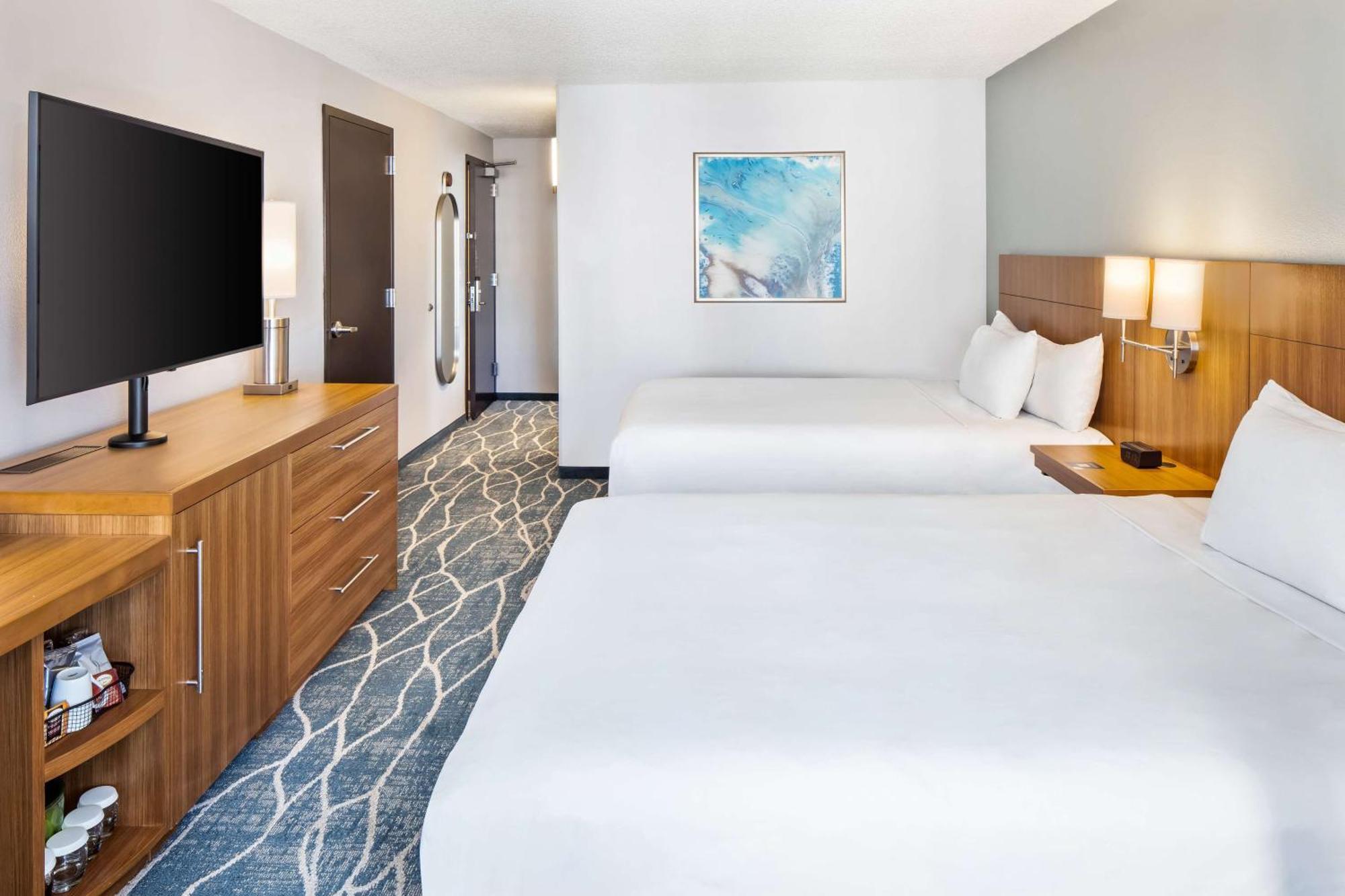 Hyatt Place Waikiki Hotel 4*