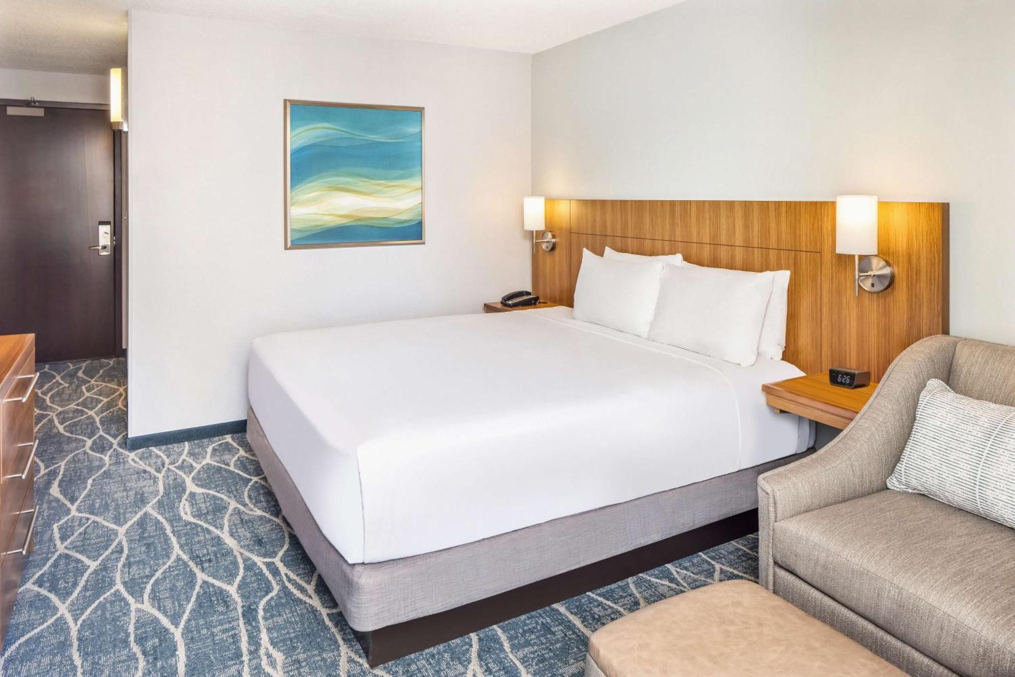 Hyatt Place Waikiki Hotel 4*