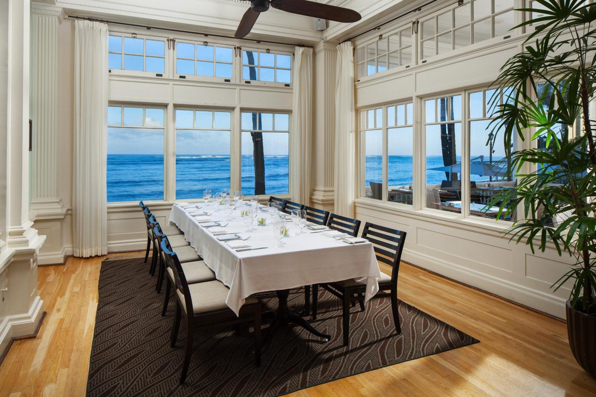 Moana Surfrider, A Westin & Spa, Waikiki Resort 4*