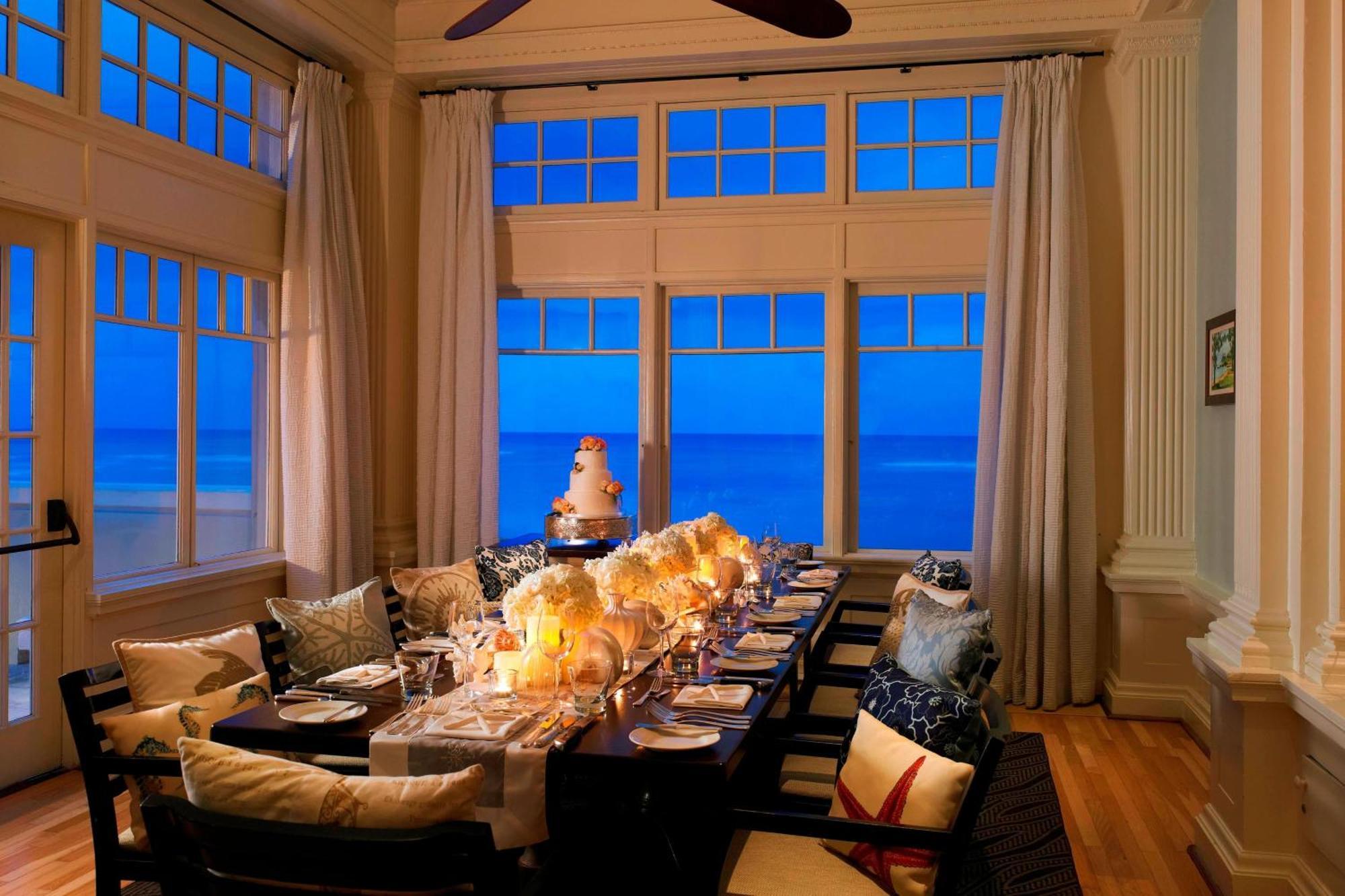 Moana Surfrider, A Westin & Spa, Waikiki Resort 4*