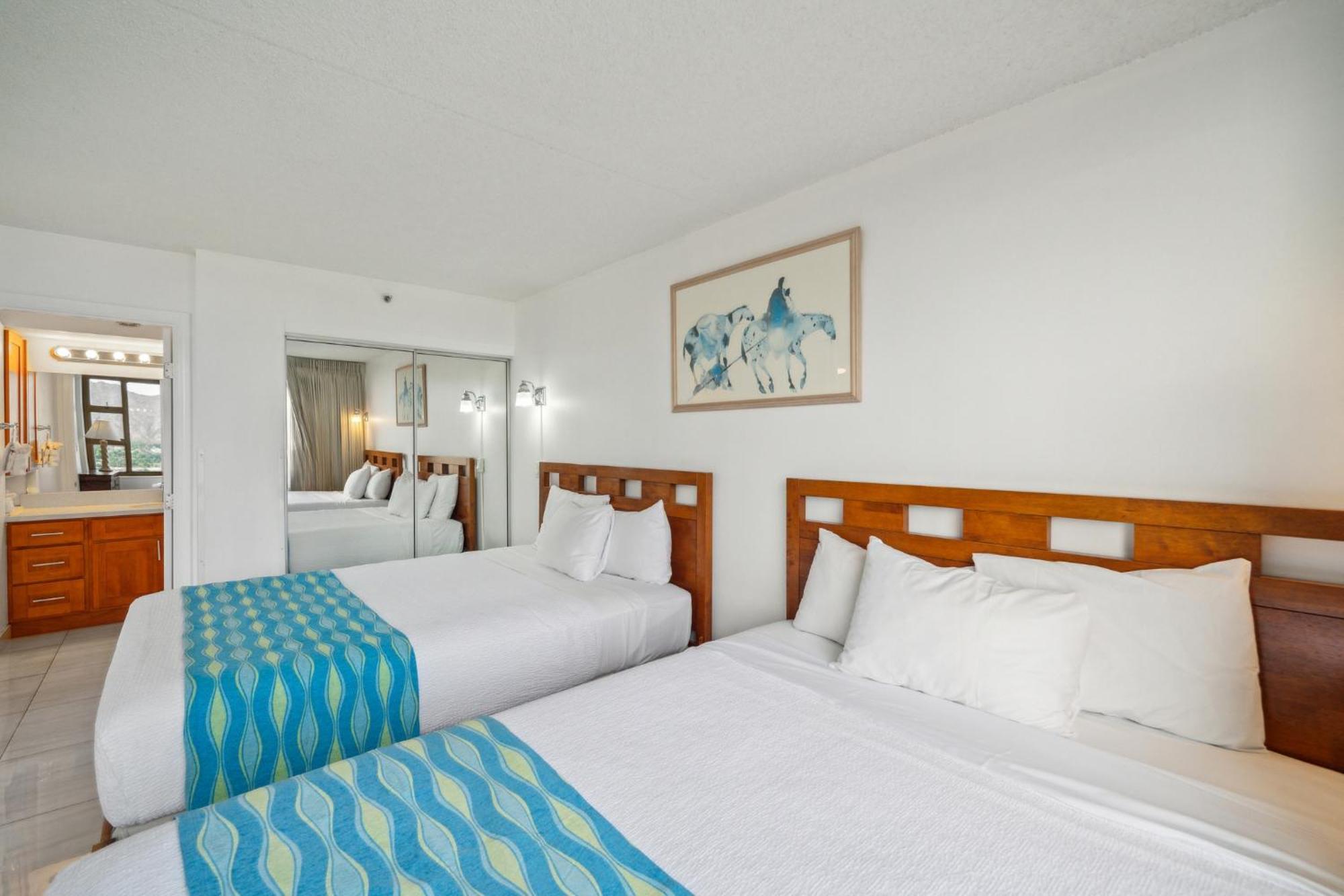 23rd Floor Waikiki Banyan - Only One Block From Beach! Honolulu