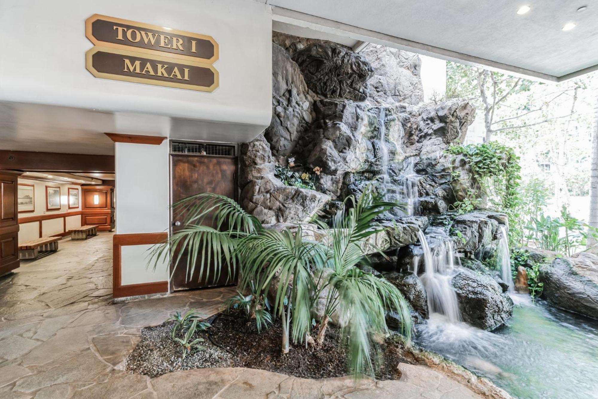 Apartment 23rd Floor Waikiki Banyan - Only One Block From Beach! Honolulu