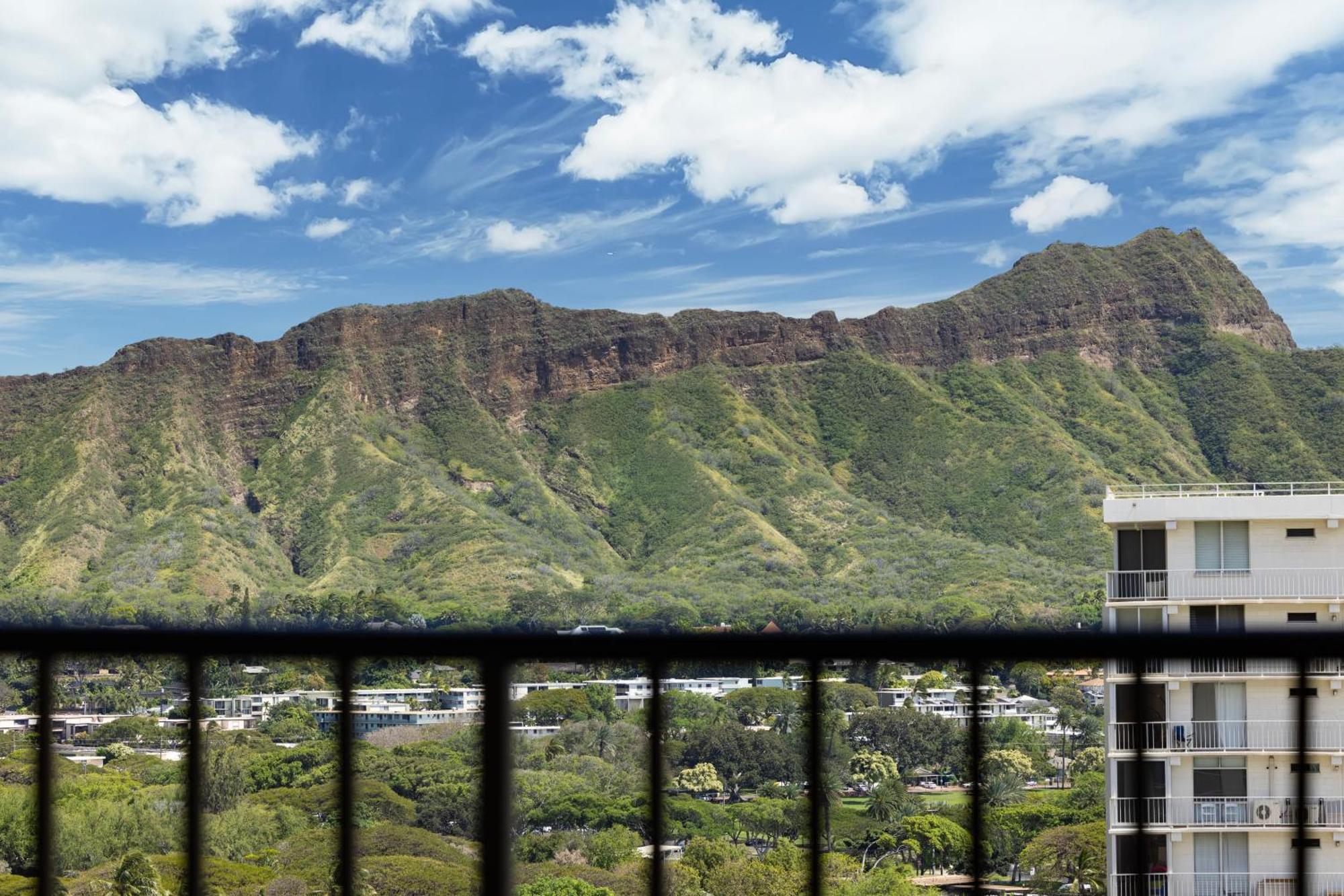 Hyatt Place Waikiki 4*