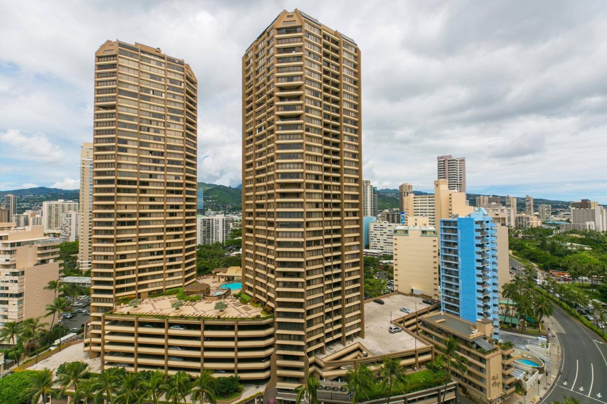 Spacious With Private Balcony At Discovery Bay - Free Wifi, Near Beaches! Apartment *