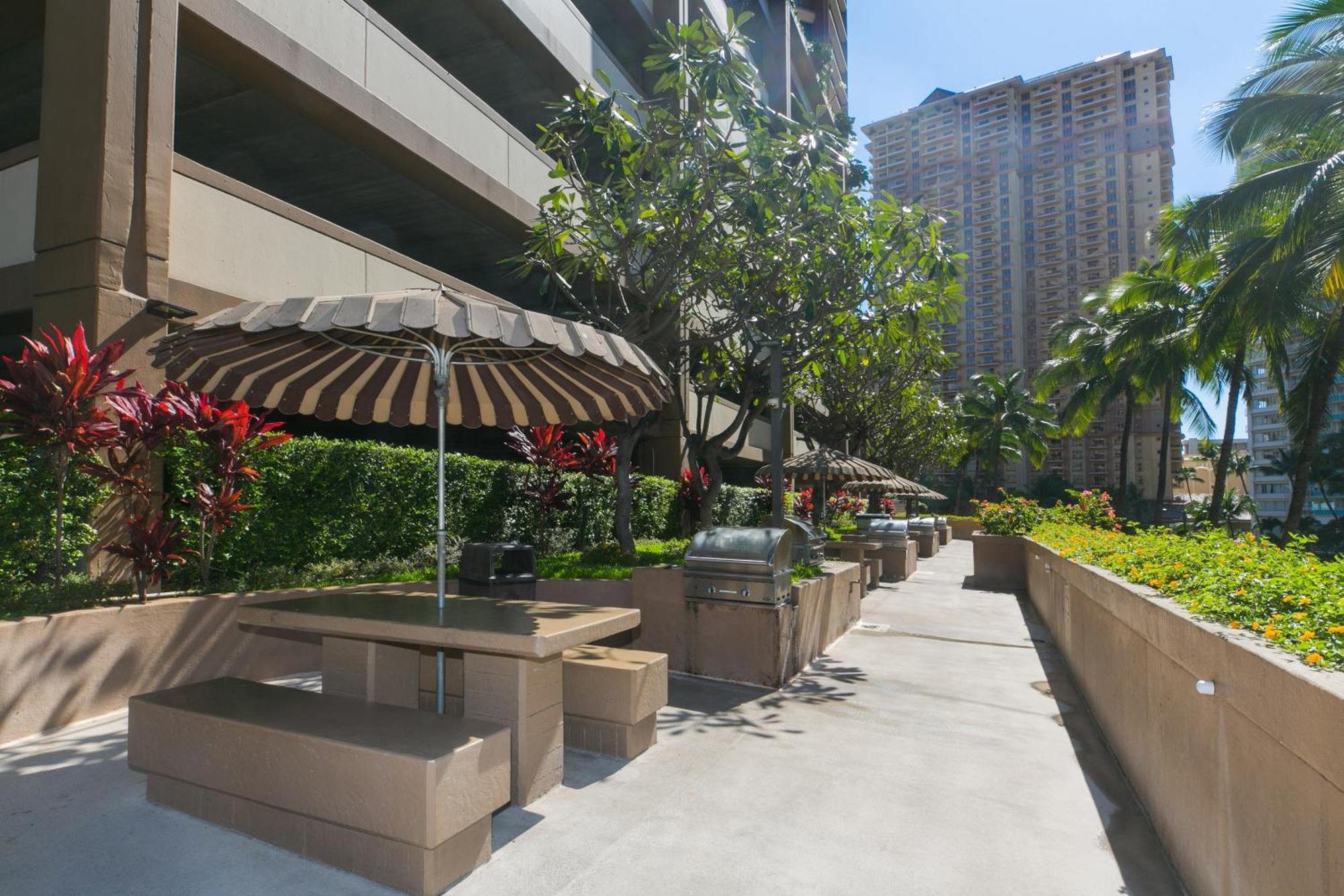 Spacious With Private Balcony At Discovery Bay - Free Wifi, Near Beaches! Honolulu