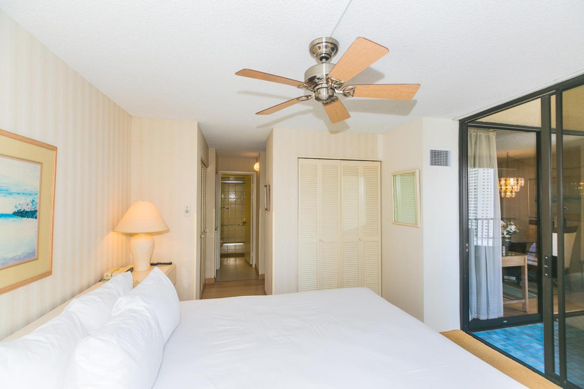 Apartment Spacious With Private Balcony At Discovery Bay - Free Wifi, Near Beaches! Honolulu