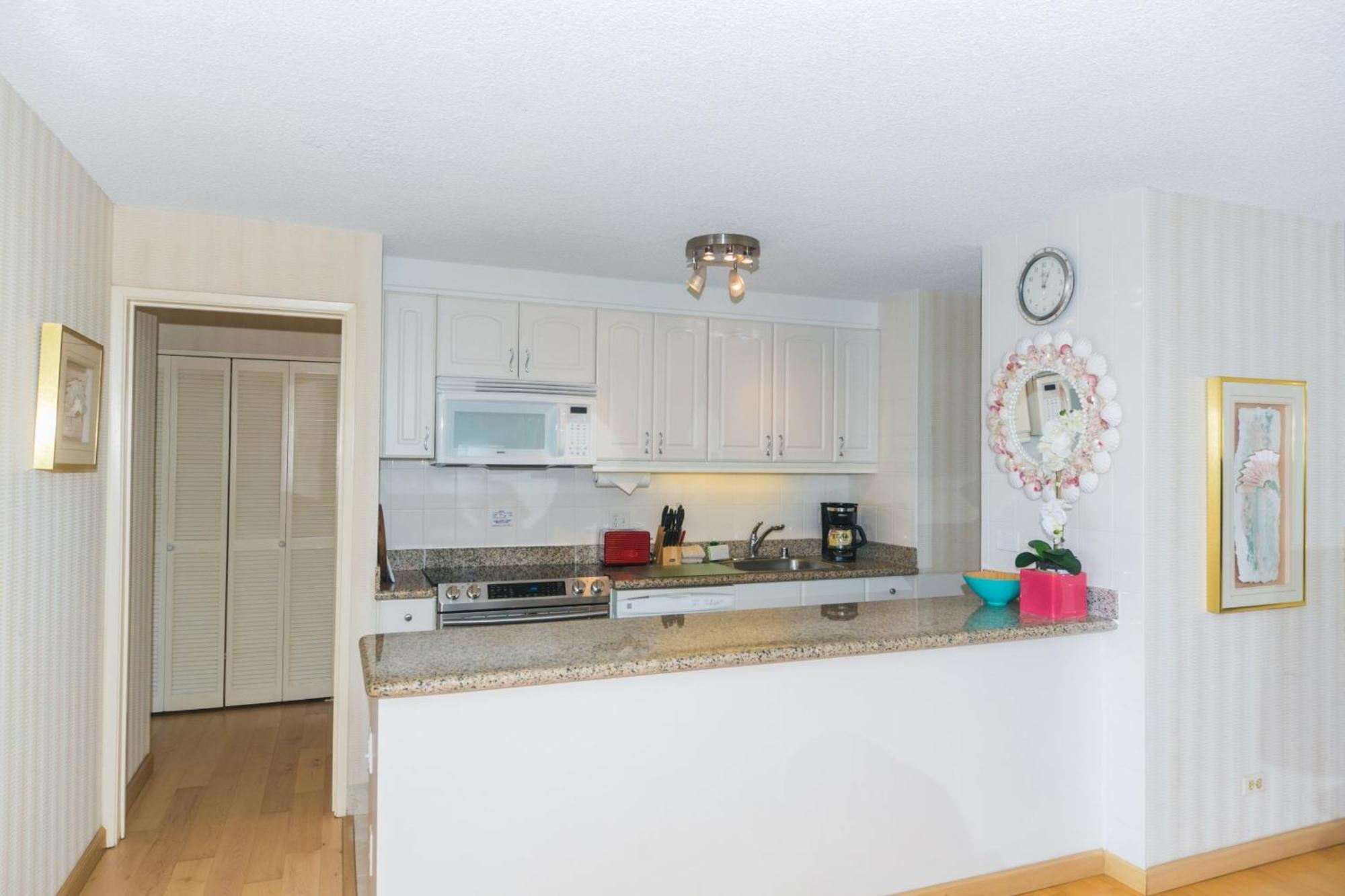 Spacious With Private Balcony At Discovery Bay - Free Wifi, Near Beaches! Apartment Honolulu