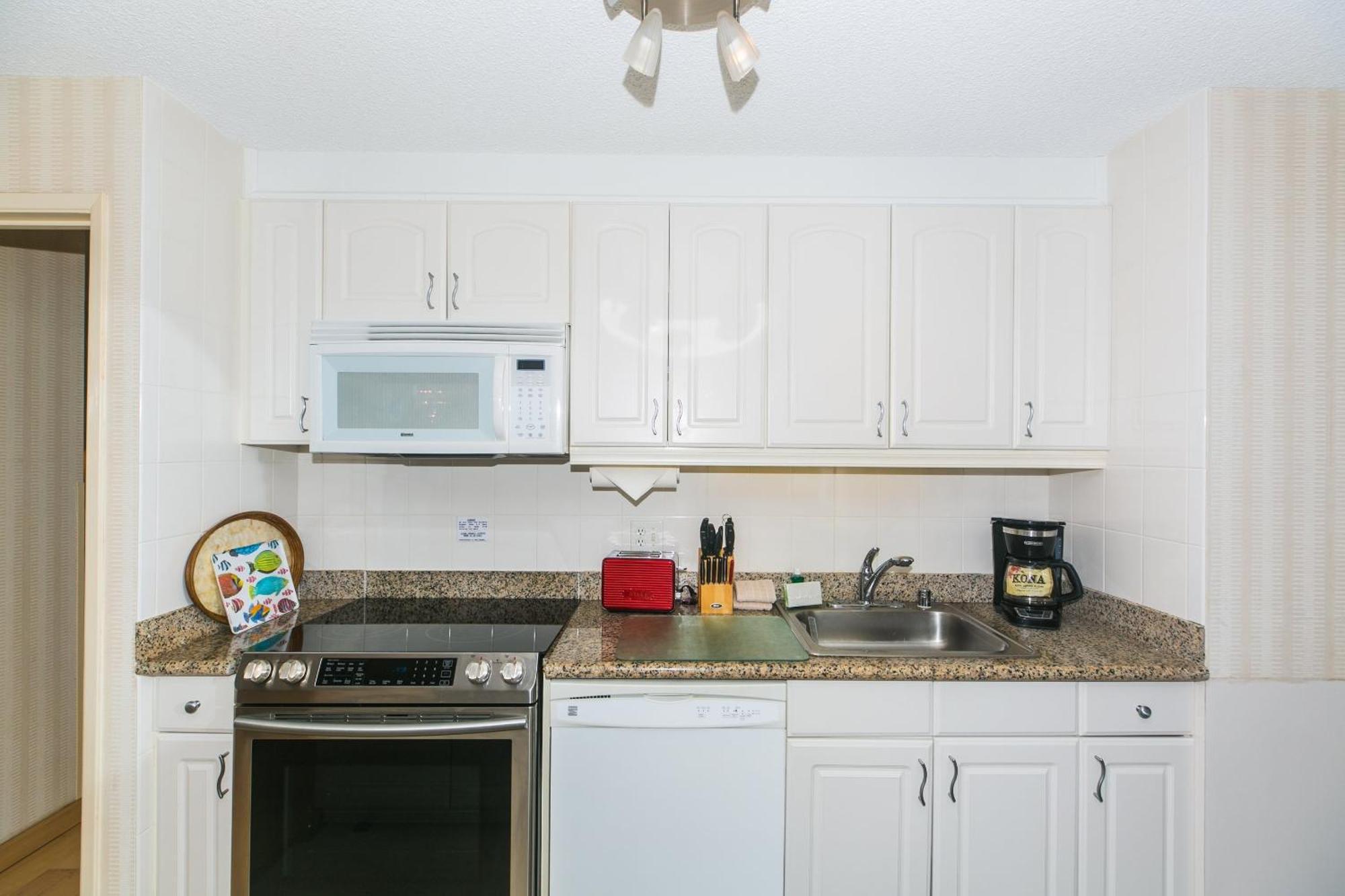 Apartment Spacious With Private Balcony At Discovery Bay - Free Wifi, Near Beaches! *