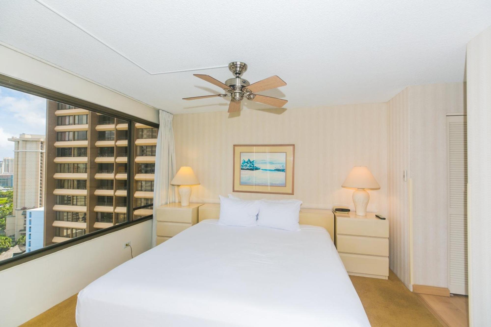 Spacious With Private Balcony At Discovery Bay - Free Wifi, Near Beaches! *