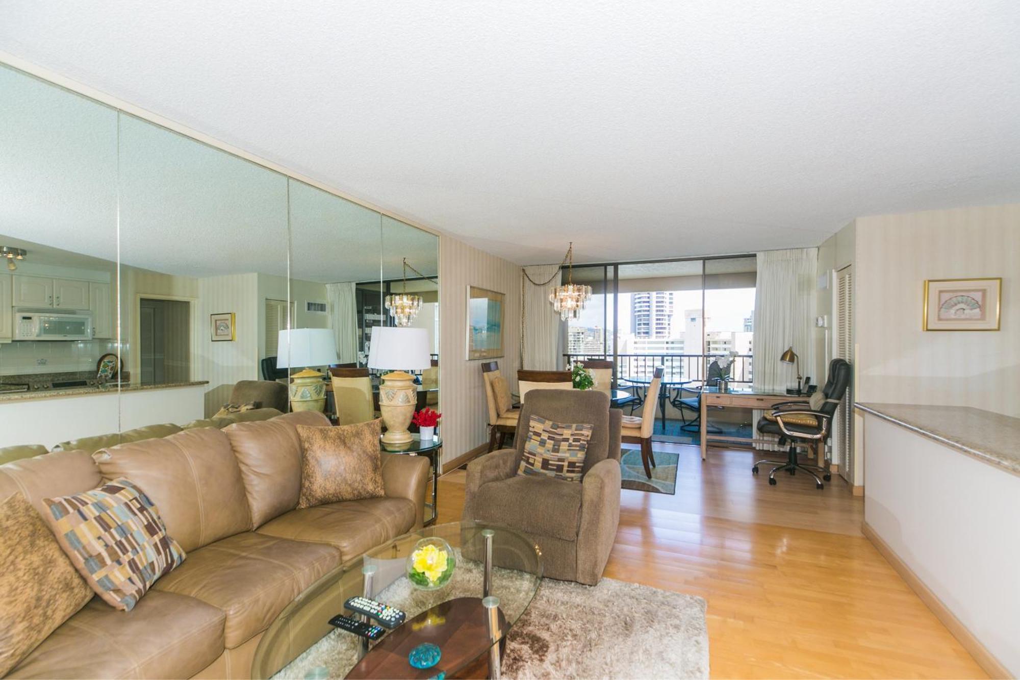 Apartment Spacious With Private Balcony At Discovery Bay - Free Wifi, Near Beaches! Honolulu
