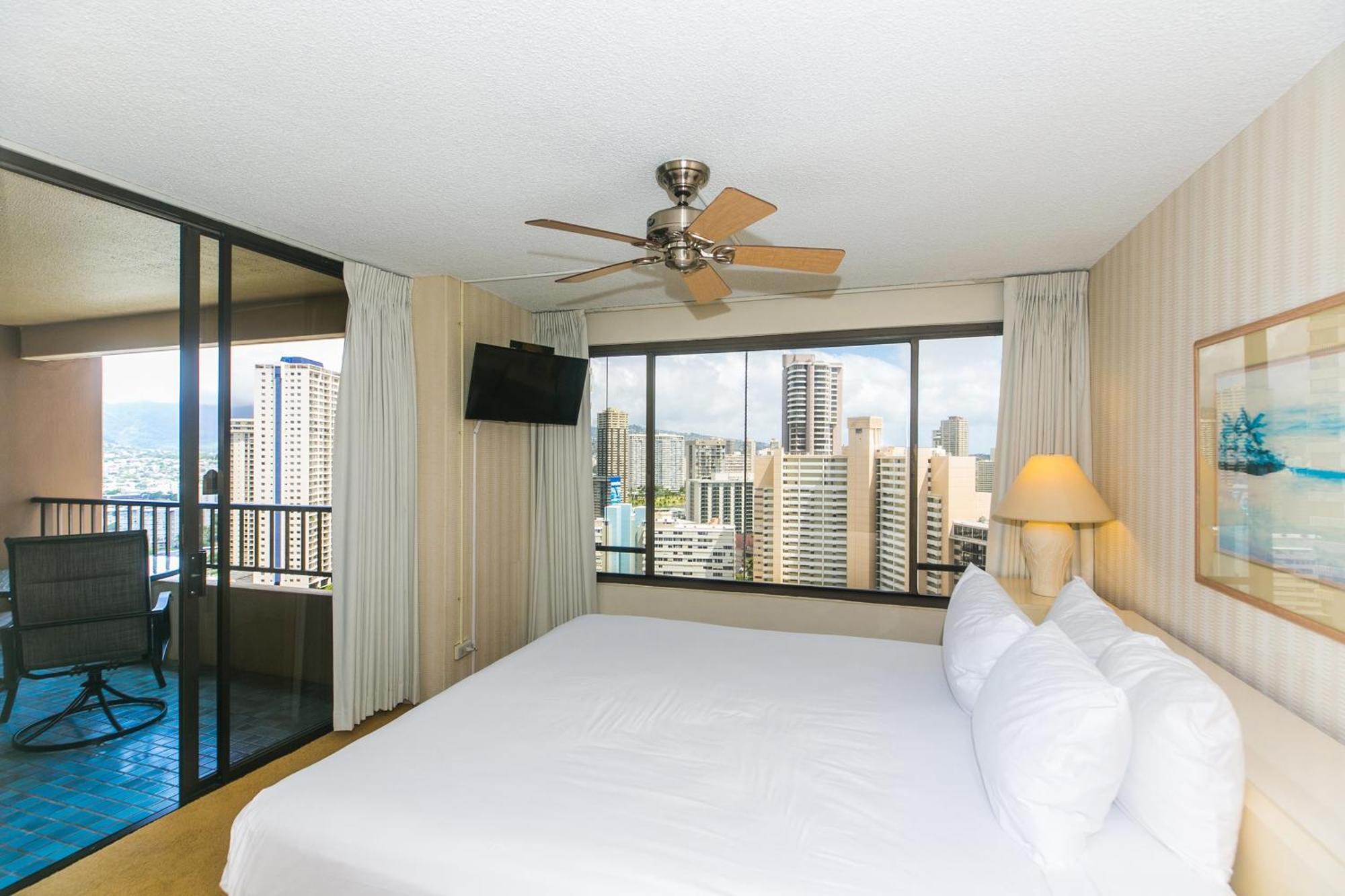 Spacious With Private Balcony At Discovery Bay - Free Wifi, Near Beaches! Apartment *