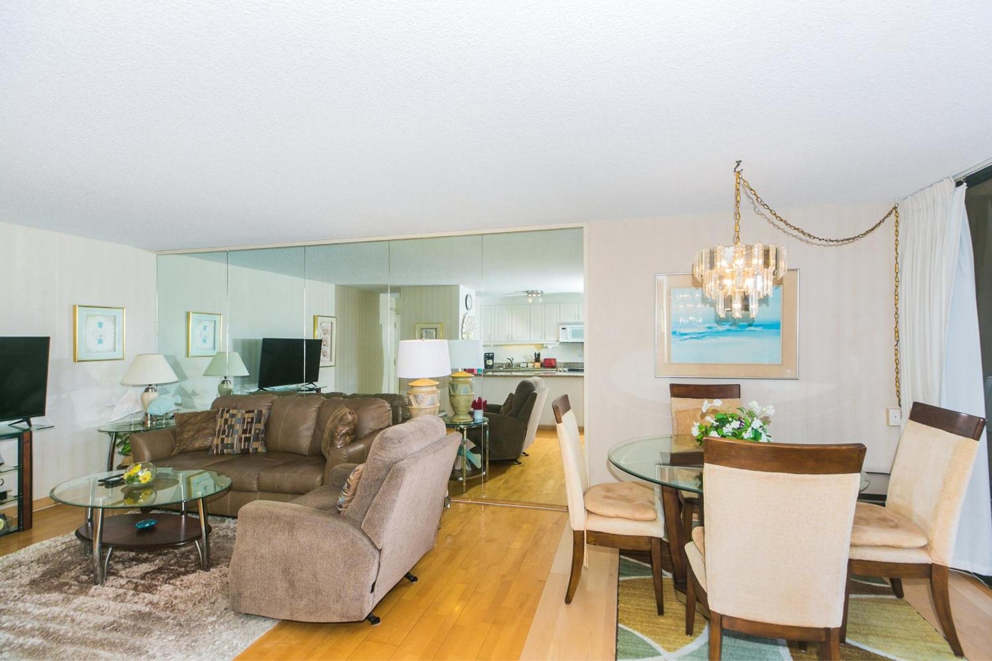Spacious With Private Balcony At Discovery Bay - Free Wifi, Near Beaches! Apartment *