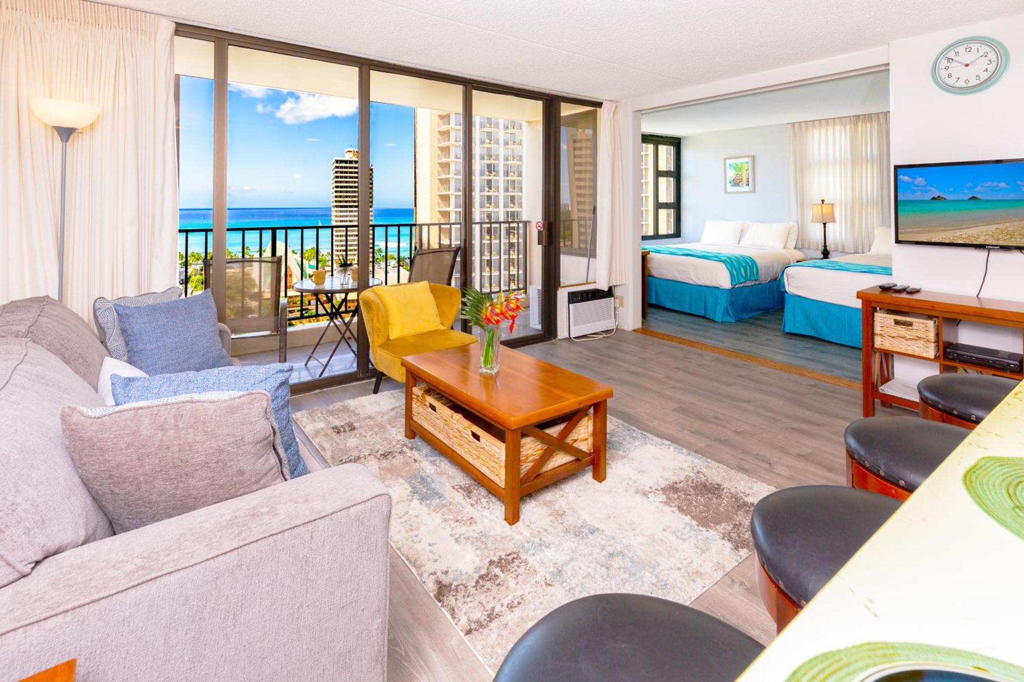 Renovated Ocean View Suite, Near Beach, Free Parking Apartment Honolulu