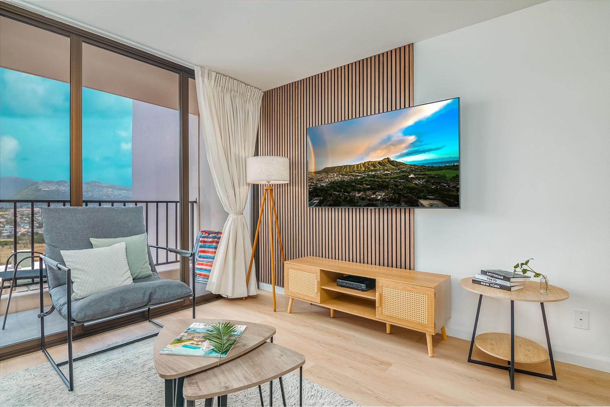 Tastefully Remodeled With Mountain View & Free Parking! Honolulu