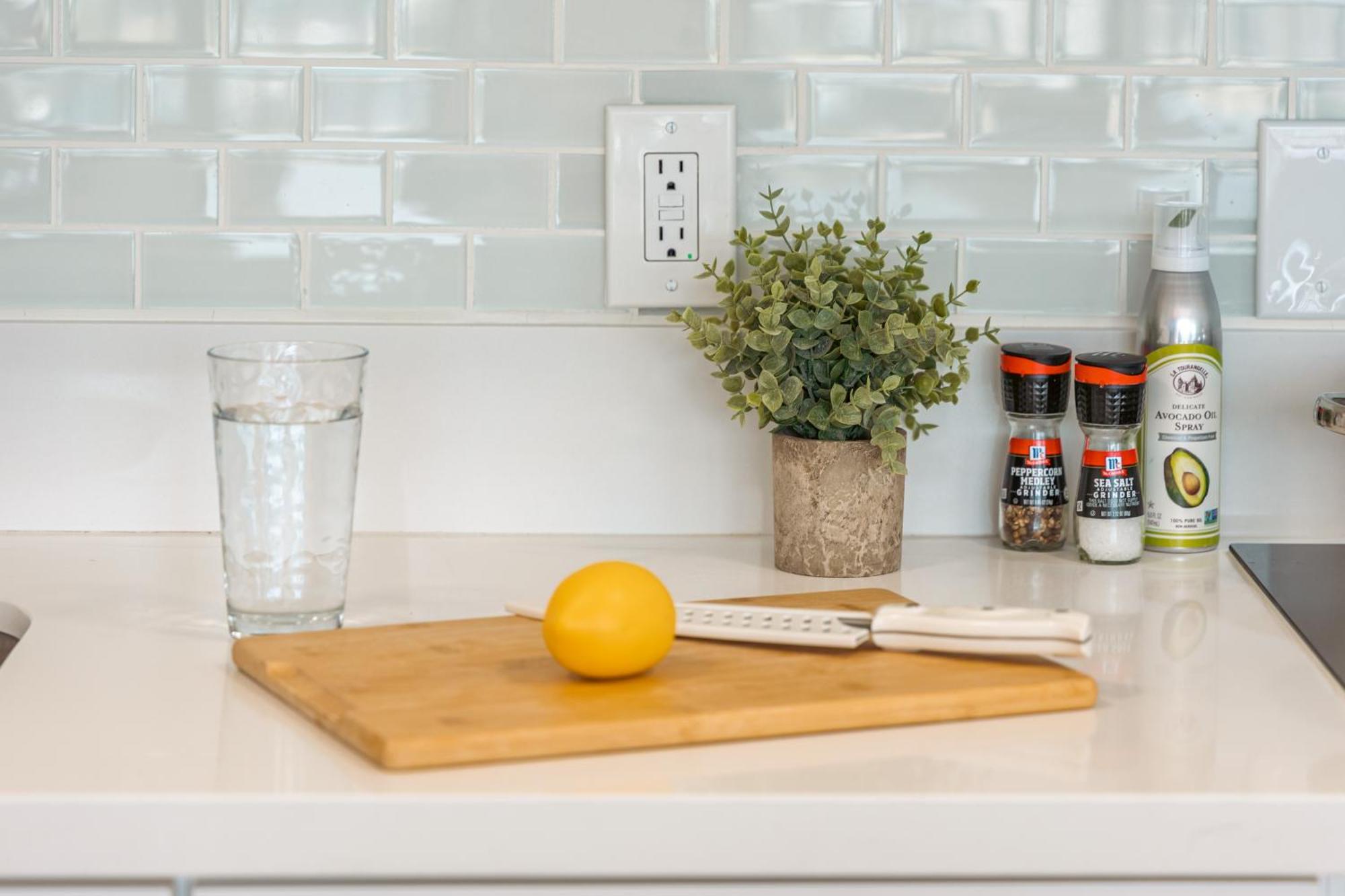 Apartment Tastefully Remodeled With Mountain View & Free Parking!