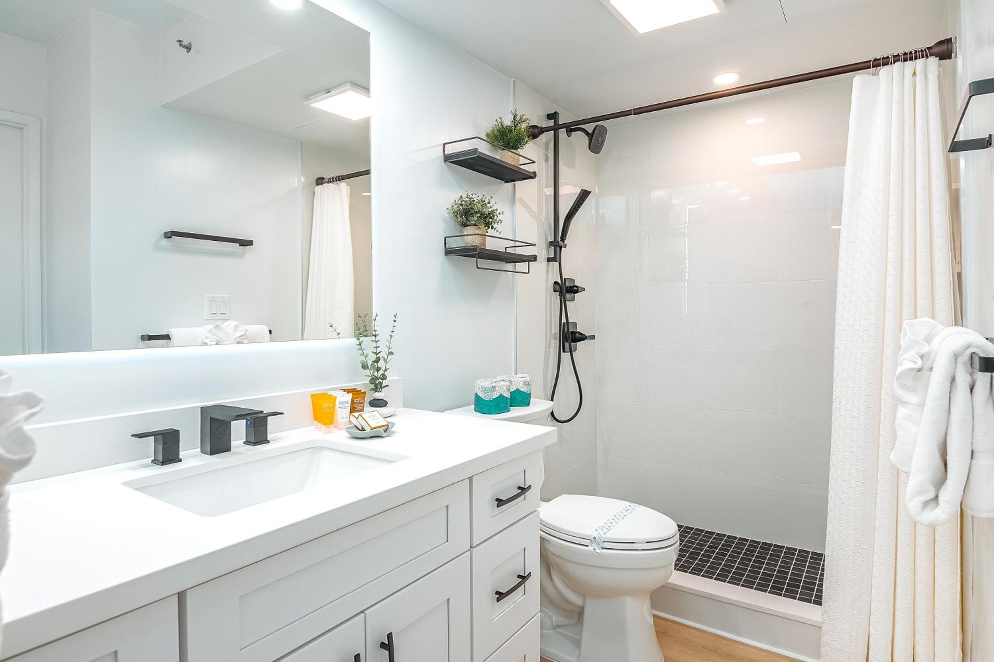 Tastefully Remodeled With Mountain View & Free Parking! *