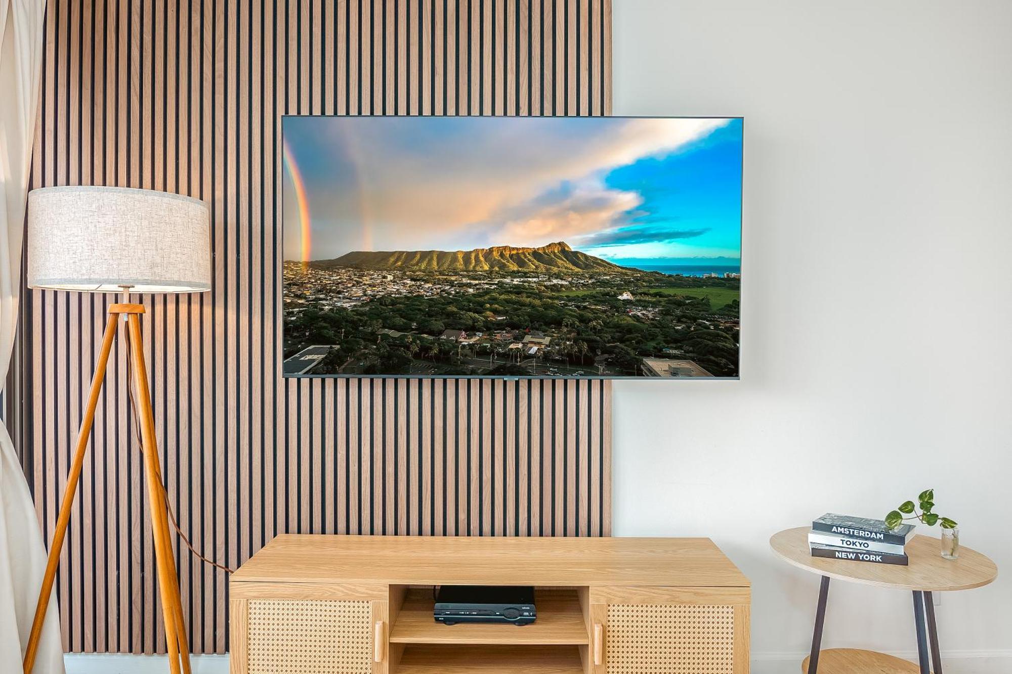 Tastefully Remodeled With Mountain View & Free Parking! Honolulu