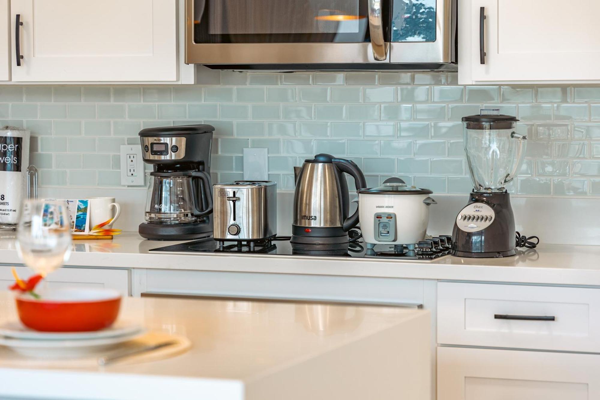 Tastefully Remodeled With Mountain View & Free Parking! Apartment