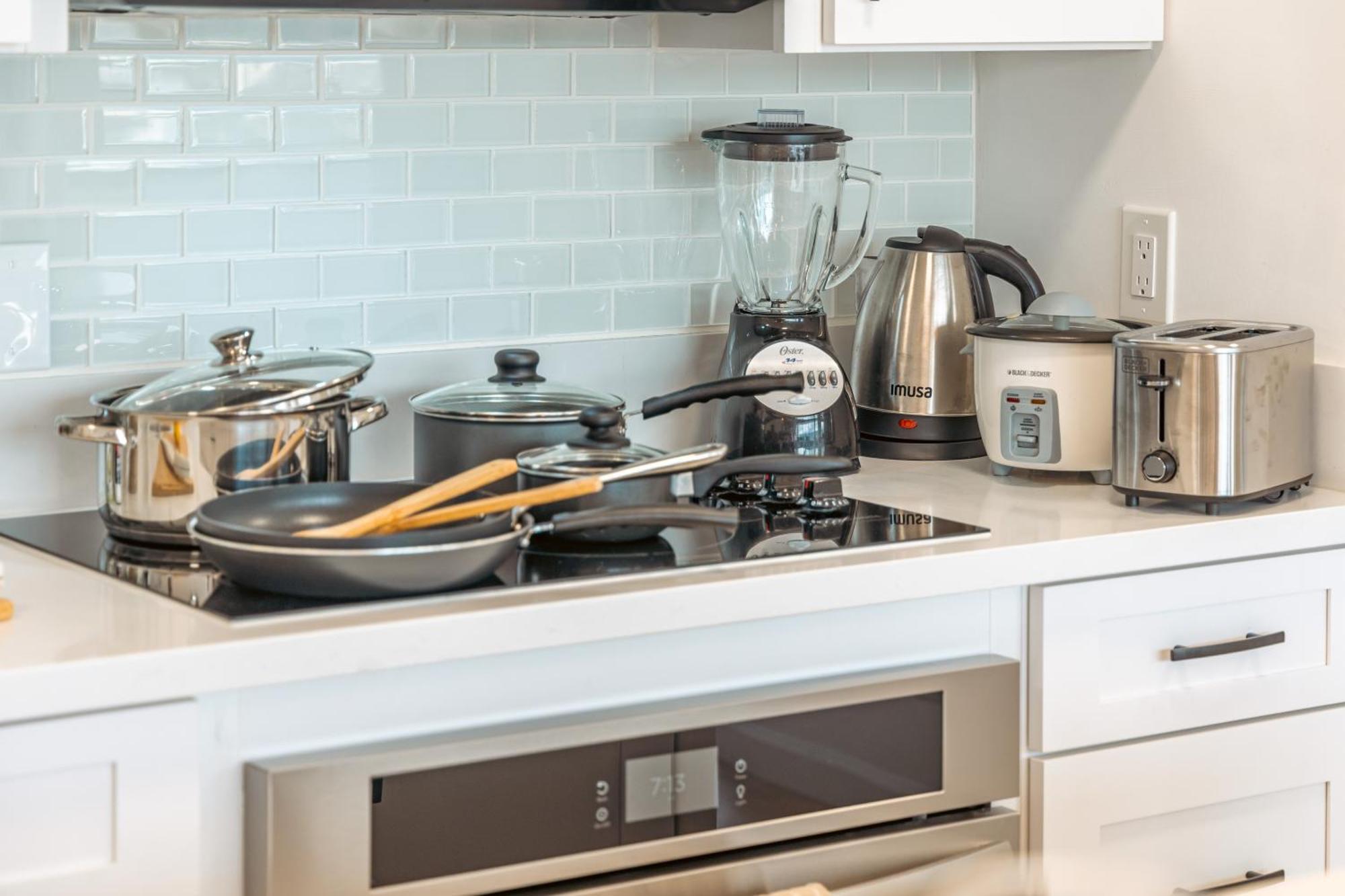 Apartment Tastefully Remodeled With Mountain View & Free Parking!