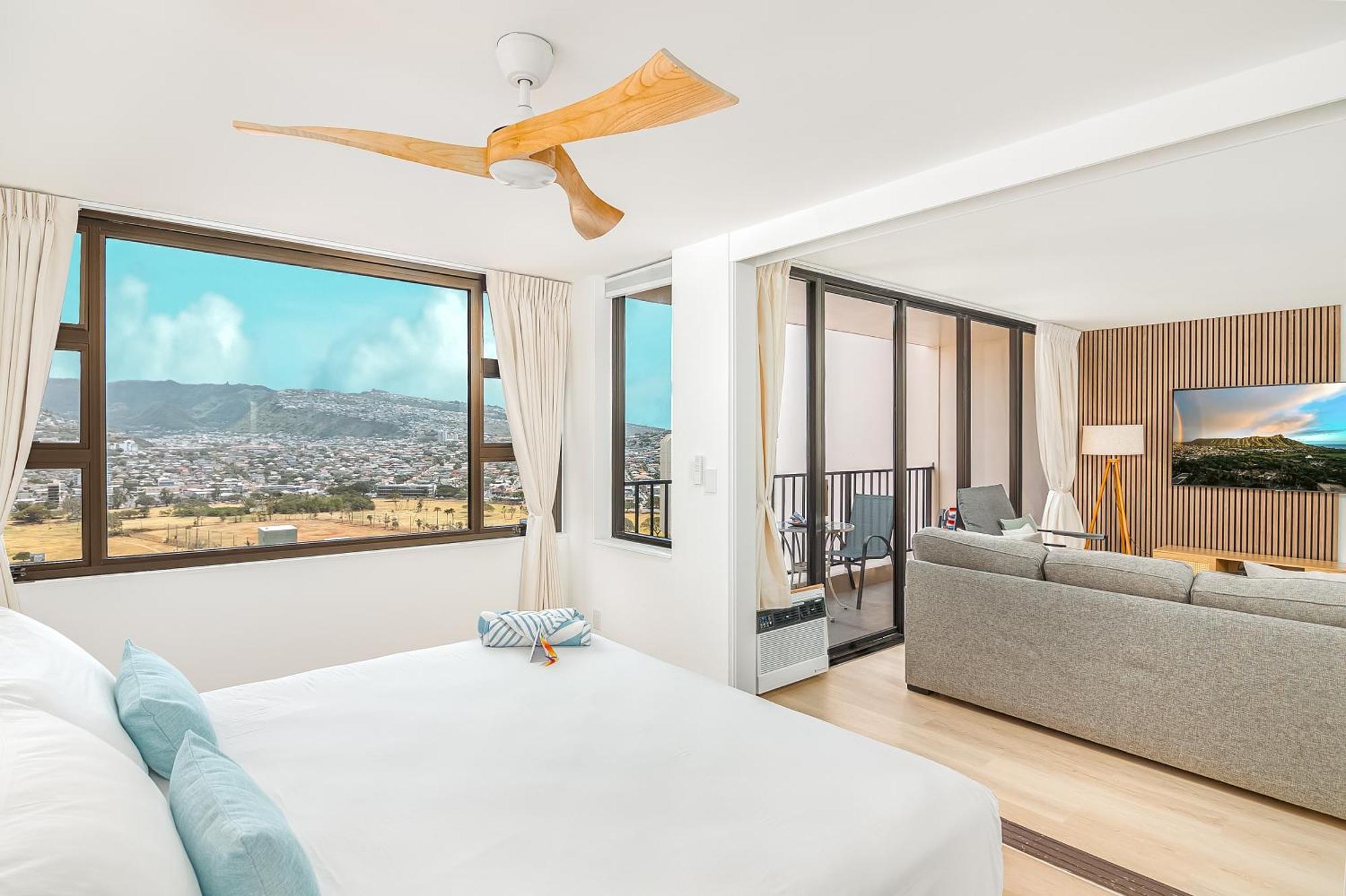 Tastefully Remodeled With Mountain View & Free Parking! Honolulu