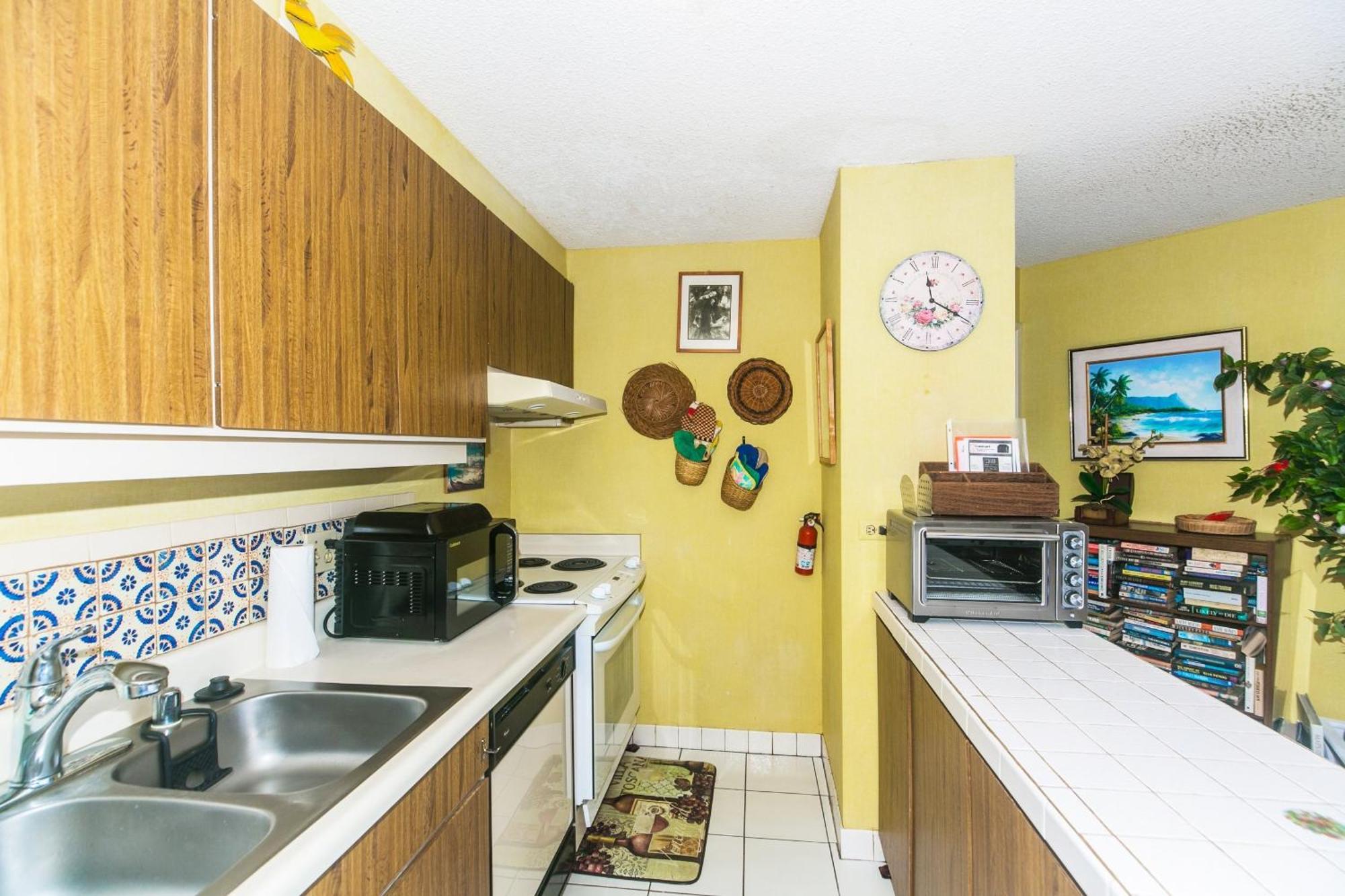 Apartment Spacious With Private Balcony At Discovery Bay - Free Wifi, Near Beaches! Honolulu