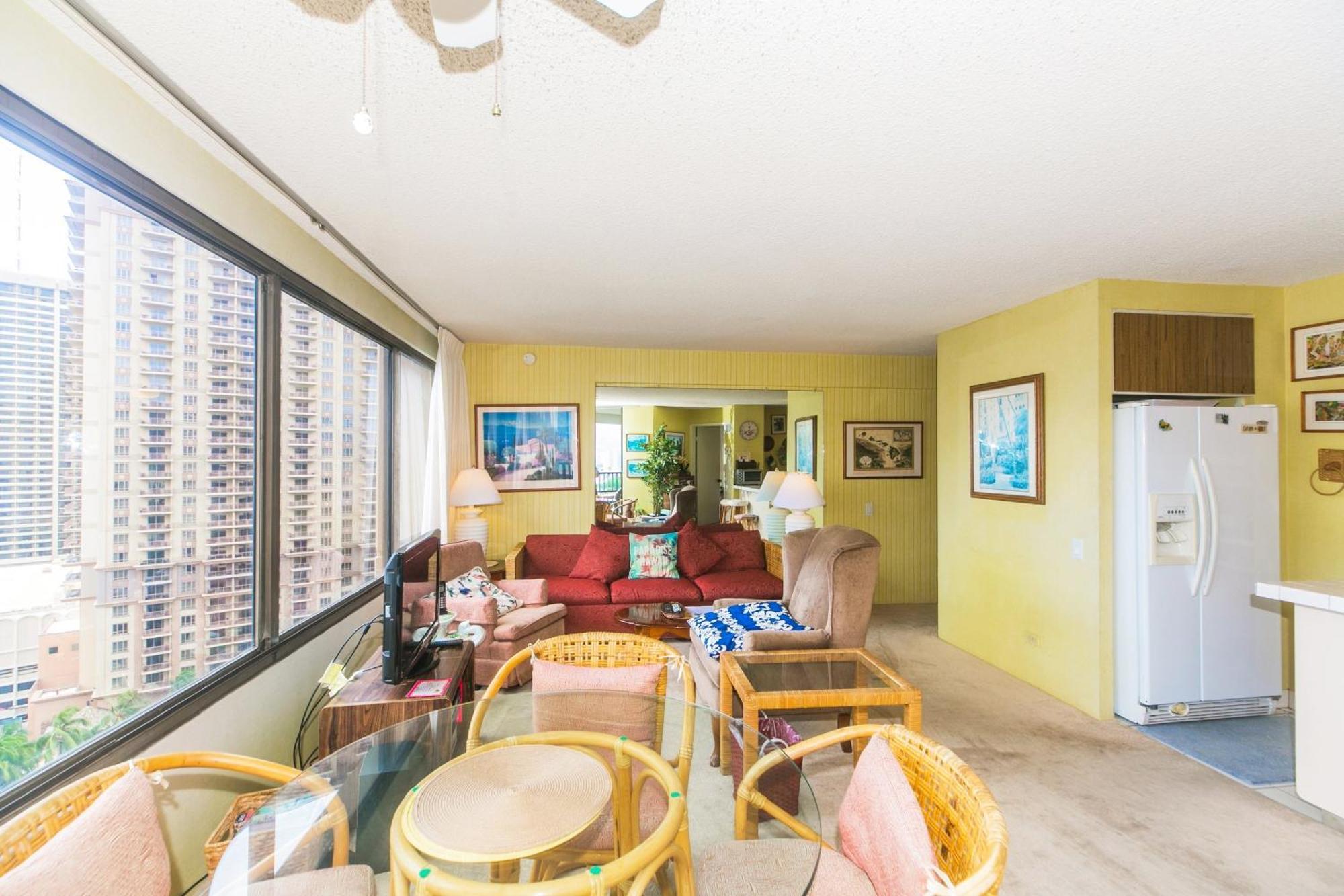 Spacious With Private Balcony At Discovery Bay - Free Wifi, Near Beaches! Apartment