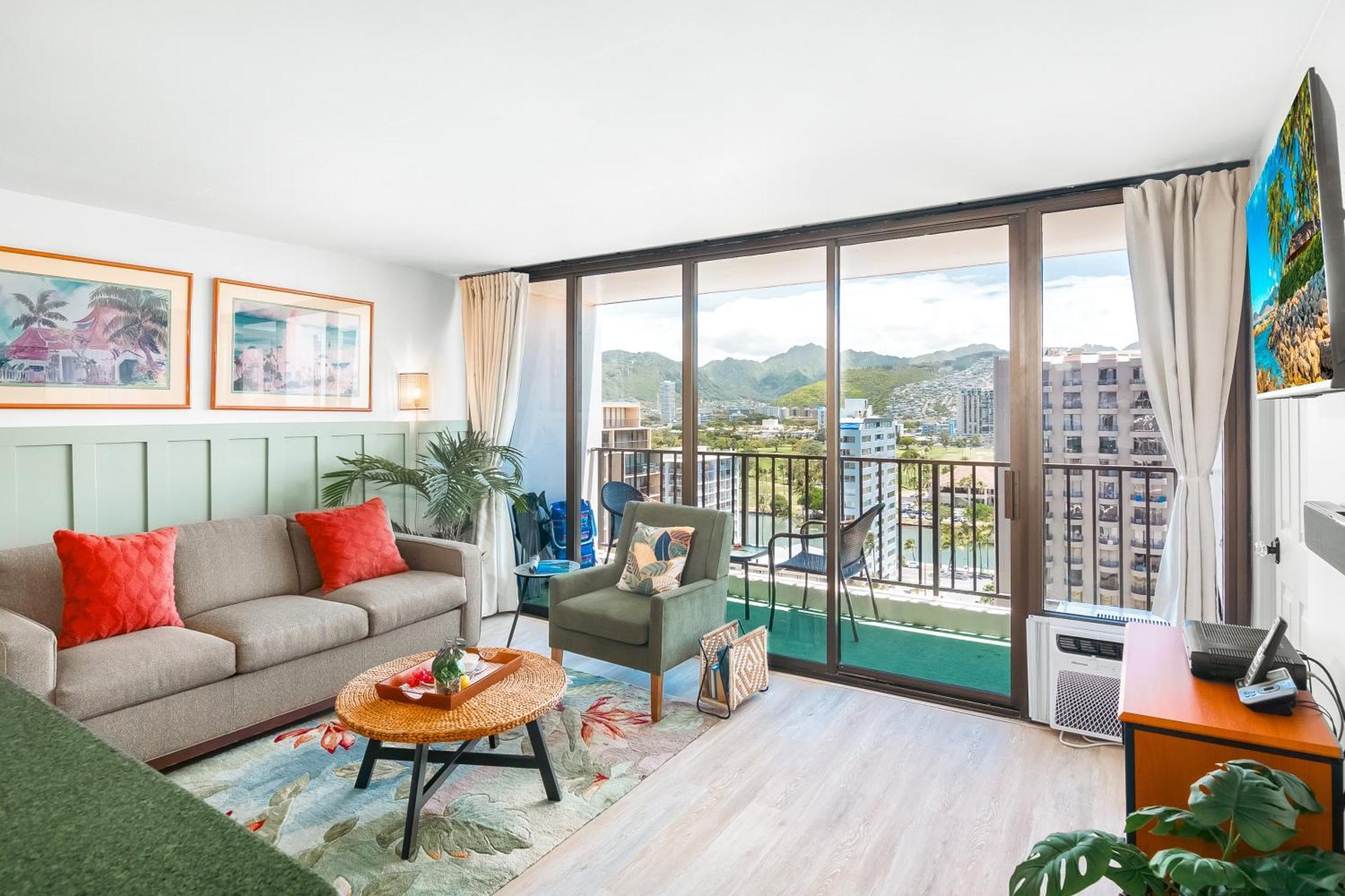Mountain View W/ King-size Bed, Free Parking Apartment *