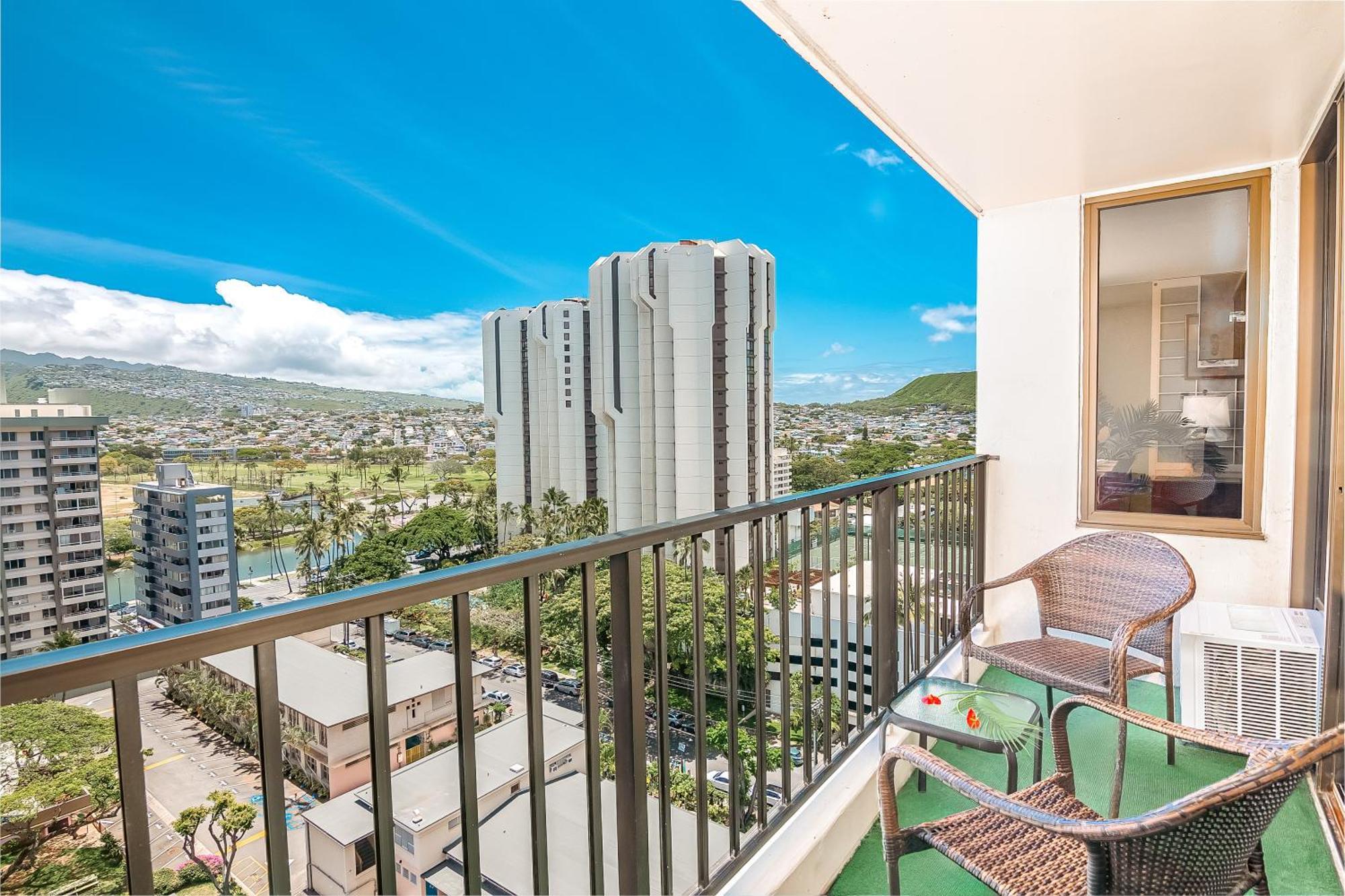 Mountain View W/ King-size Bed, Free Parking Apartment *