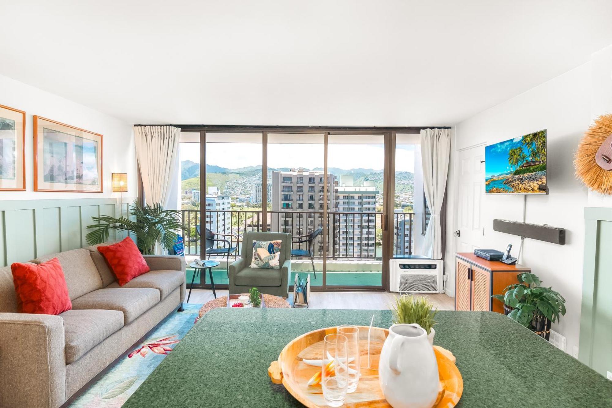 Mountain View W/ King-size Bed, Free Parking * Honolulu