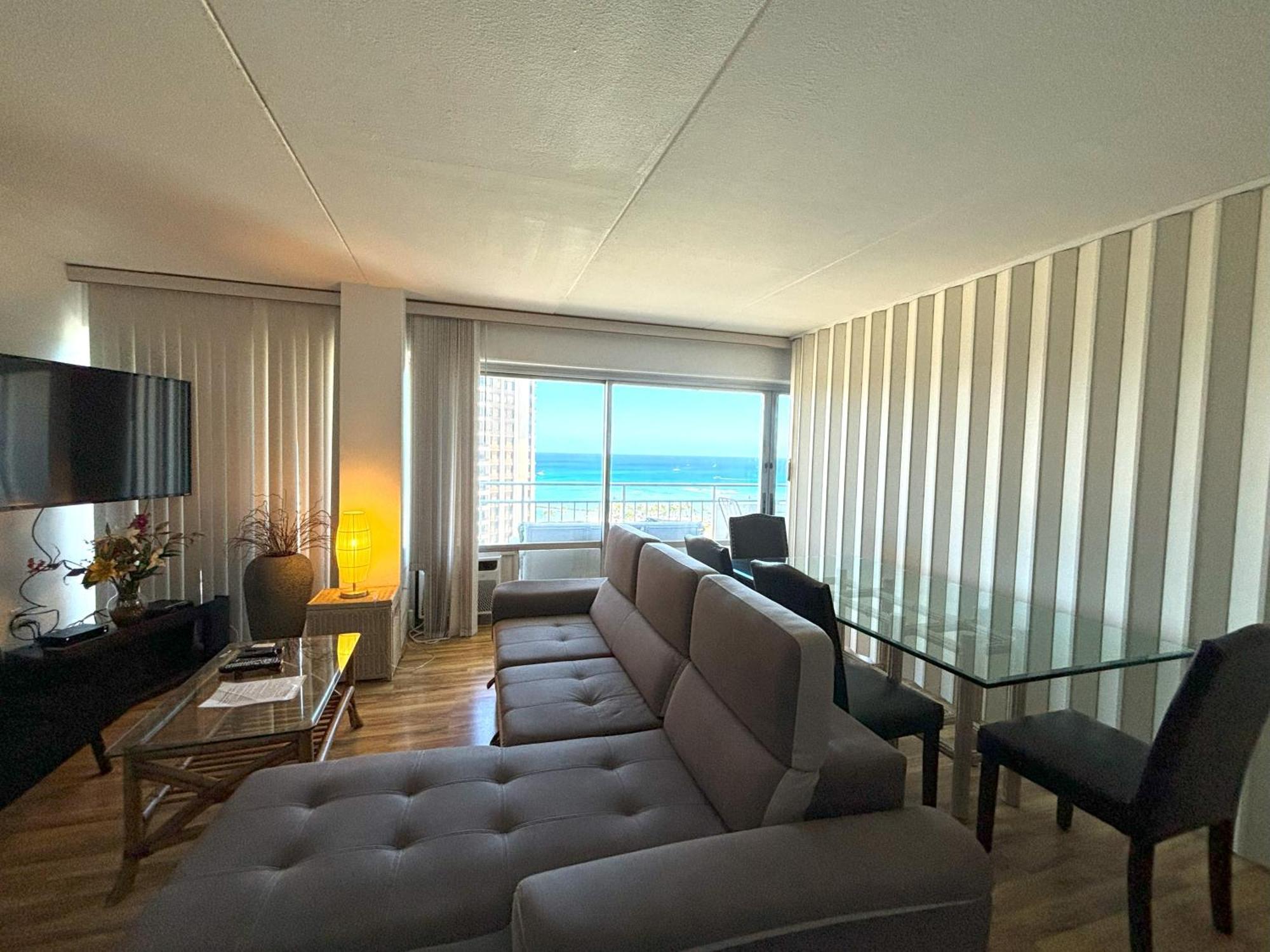 Ilikai Apt 1618 - Spacious 2br 2ba Unit With Stunning Ocean-lagoon View *