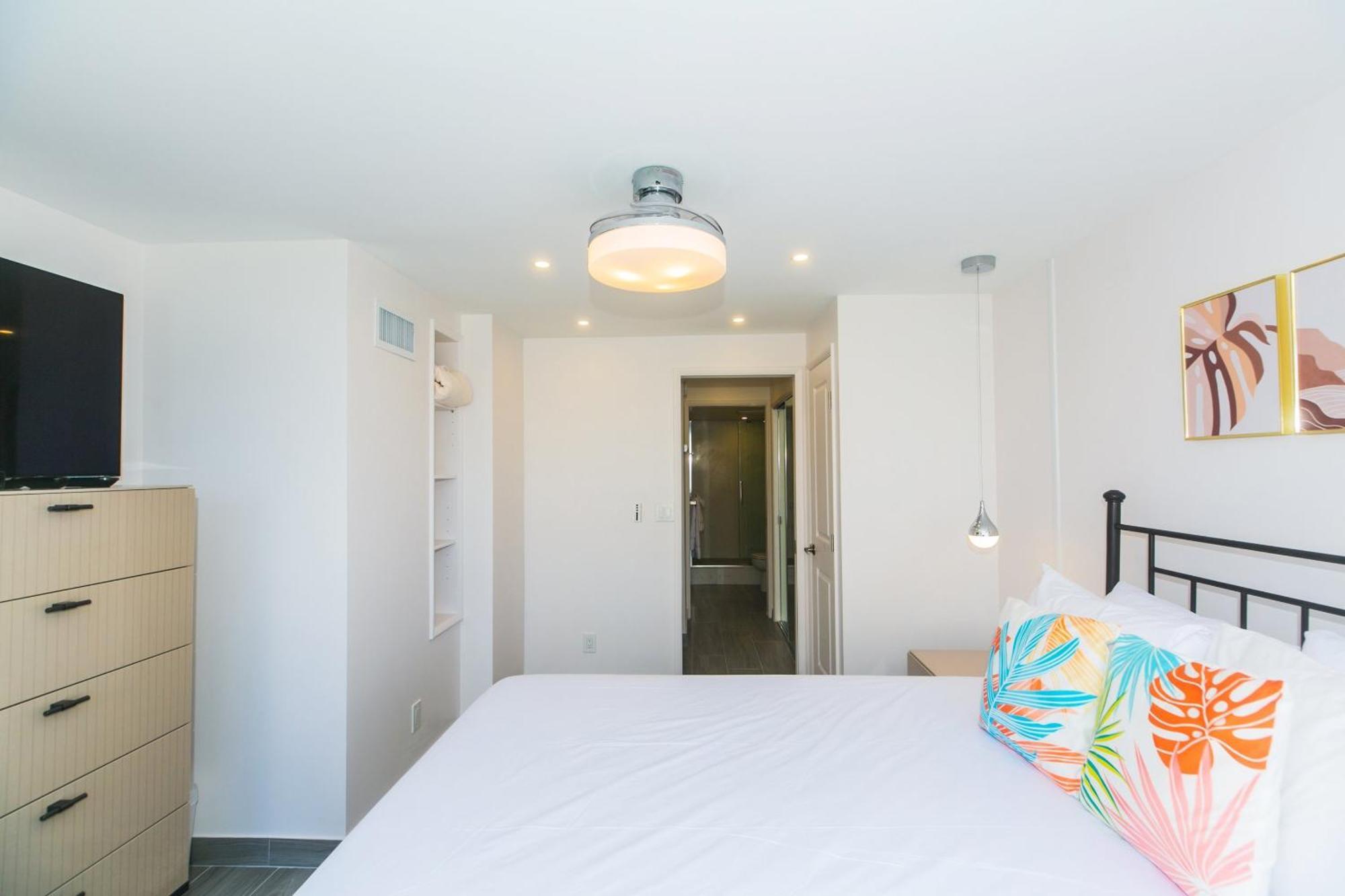 Spacious With Private Balcony At Discovery Bay - Free Wifi, Near Beaches! Apartment Honolulu
