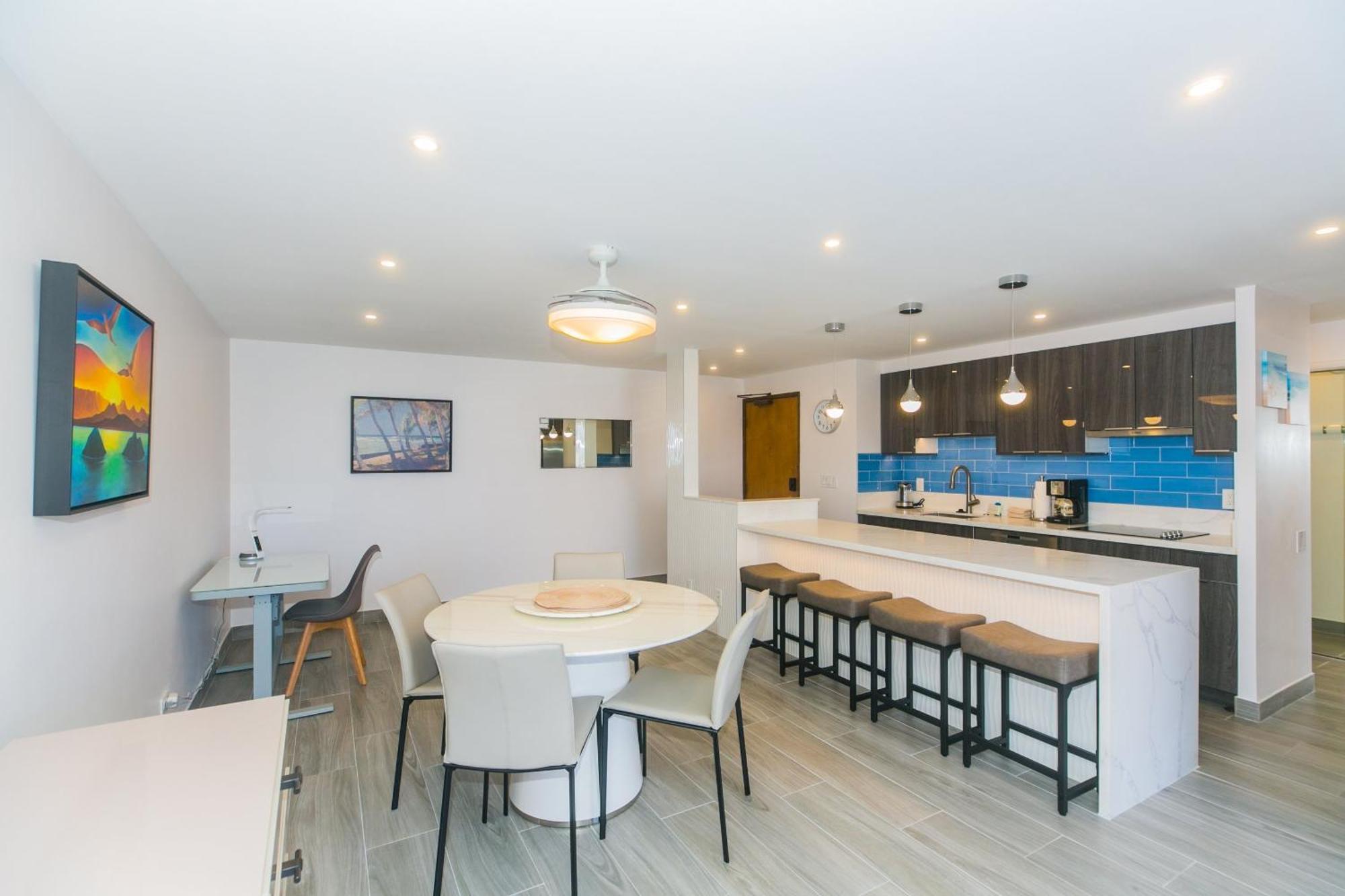 Apartment Spacious With Private Balcony At Discovery Bay - Free Wifi, Near Beaches! Honolulu