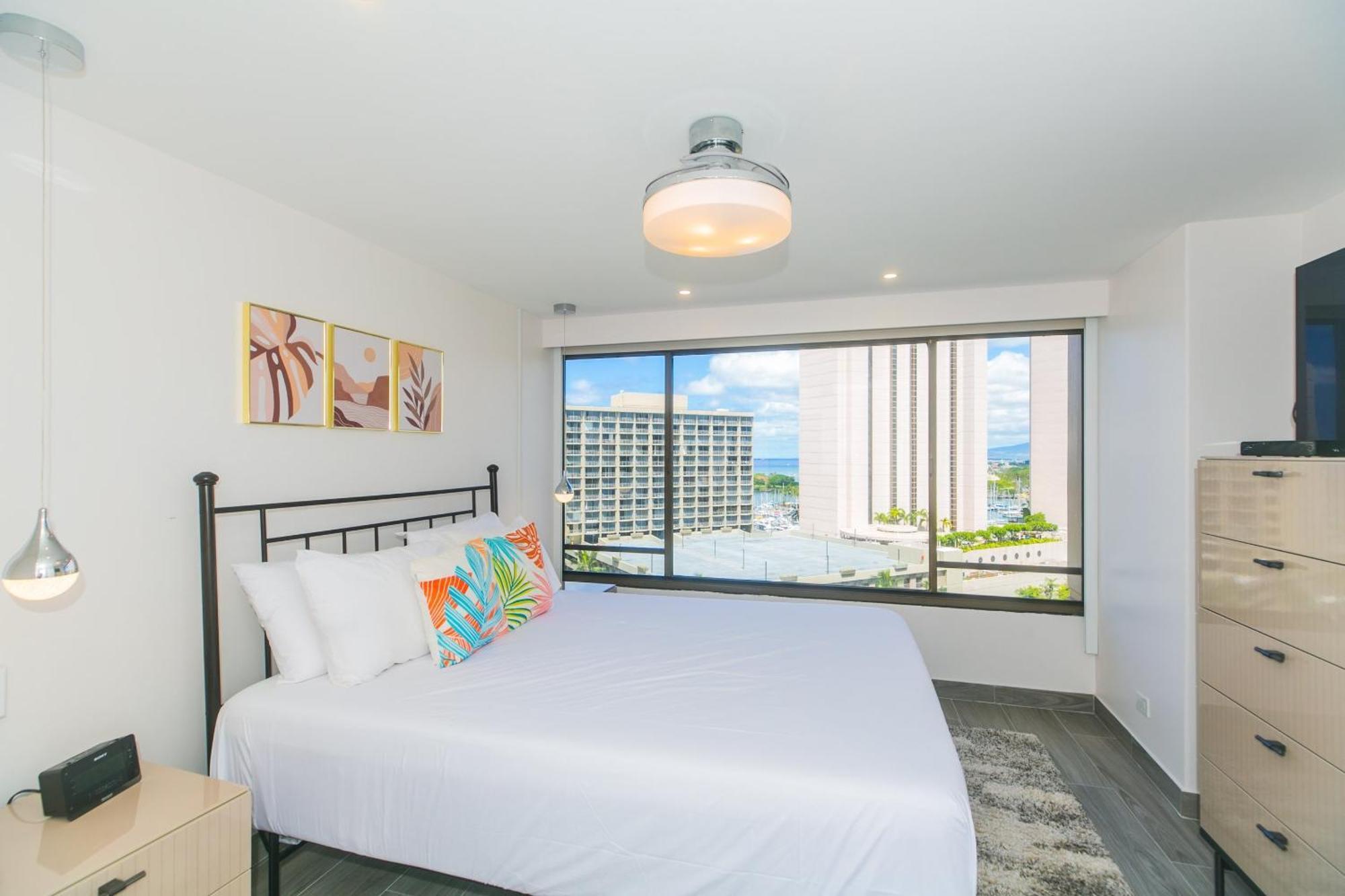Spacious With Private Balcony At Discovery Bay - Free Wifi, Near Beaches! *