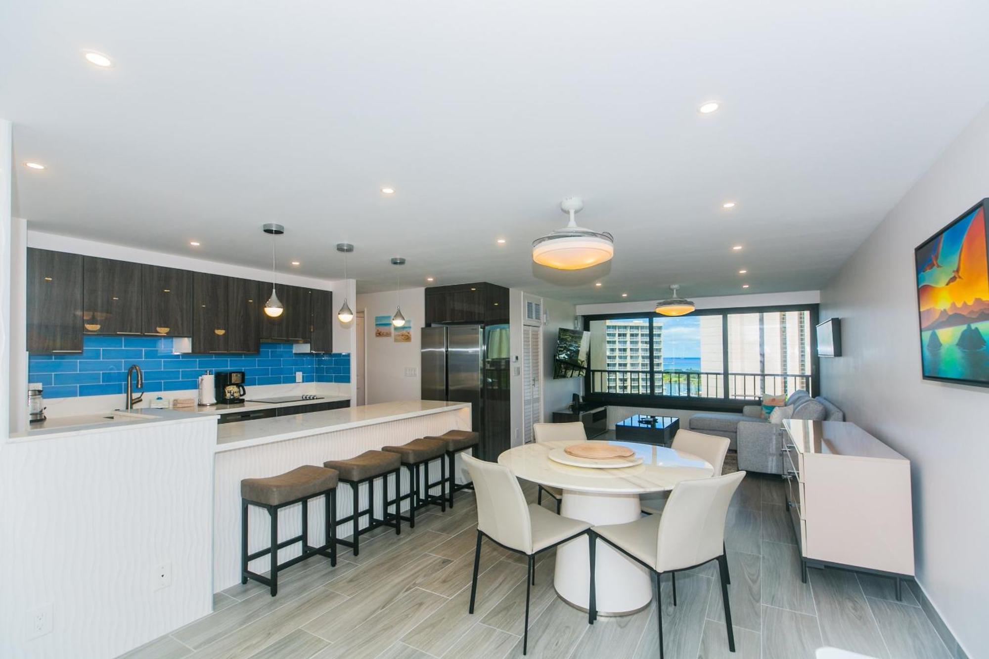 Spacious With Private Balcony At Discovery Bay - Free Wifi, Near Beaches! Apartment Honolulu