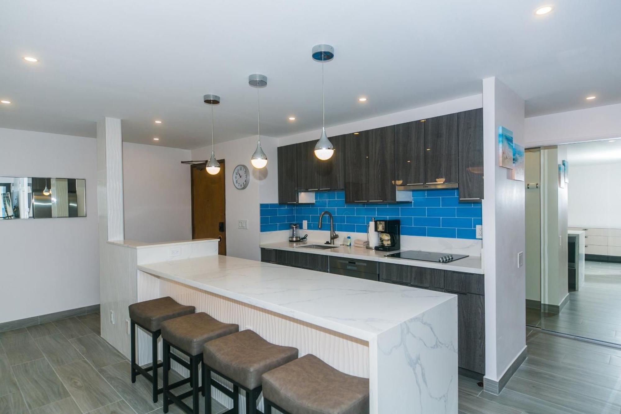 Apartment Spacious With Private Balcony At Discovery Bay - Free Wifi, Near Beaches! Honolulu