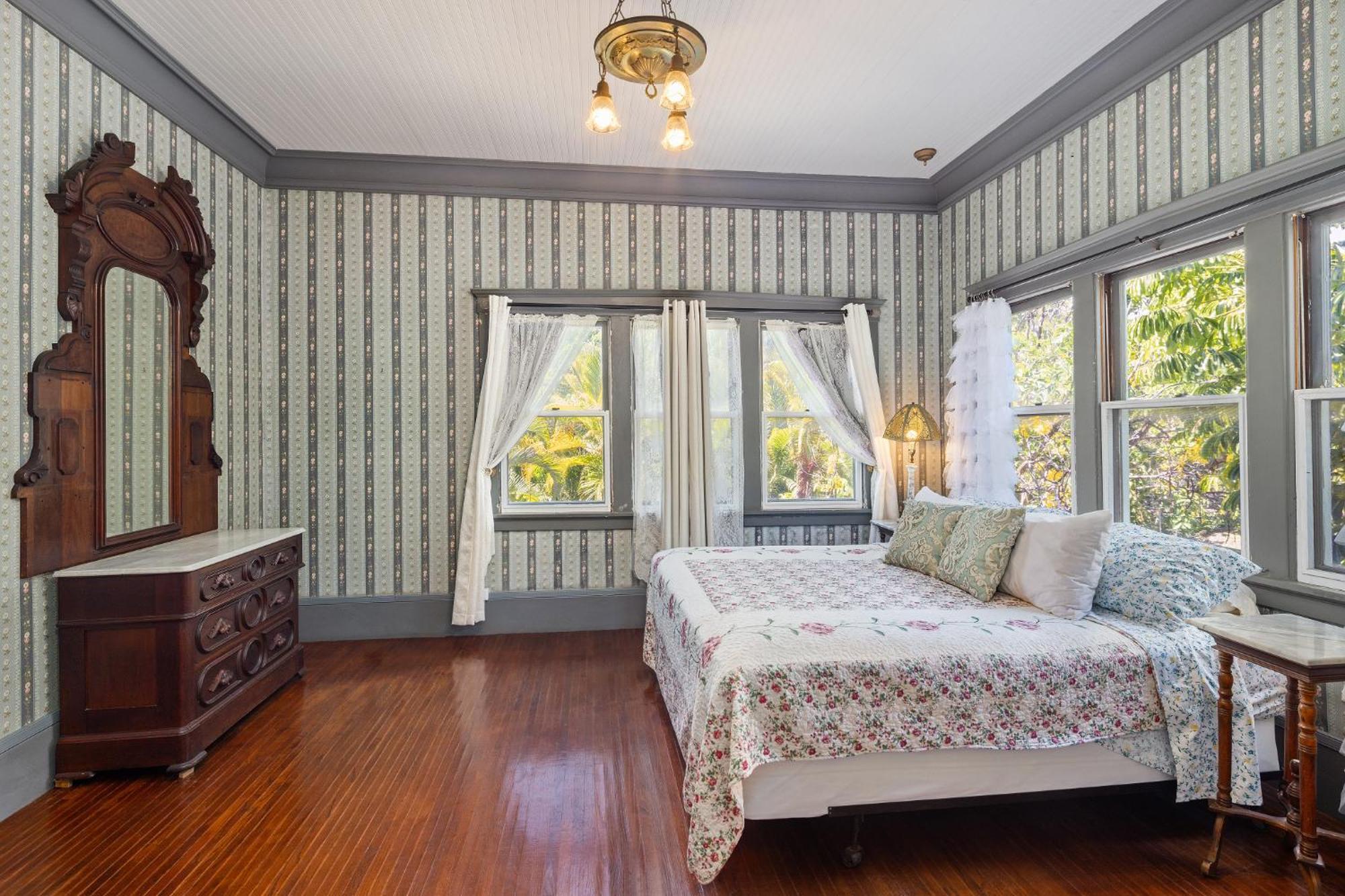 Manoa Valley Bed & Breakfast
